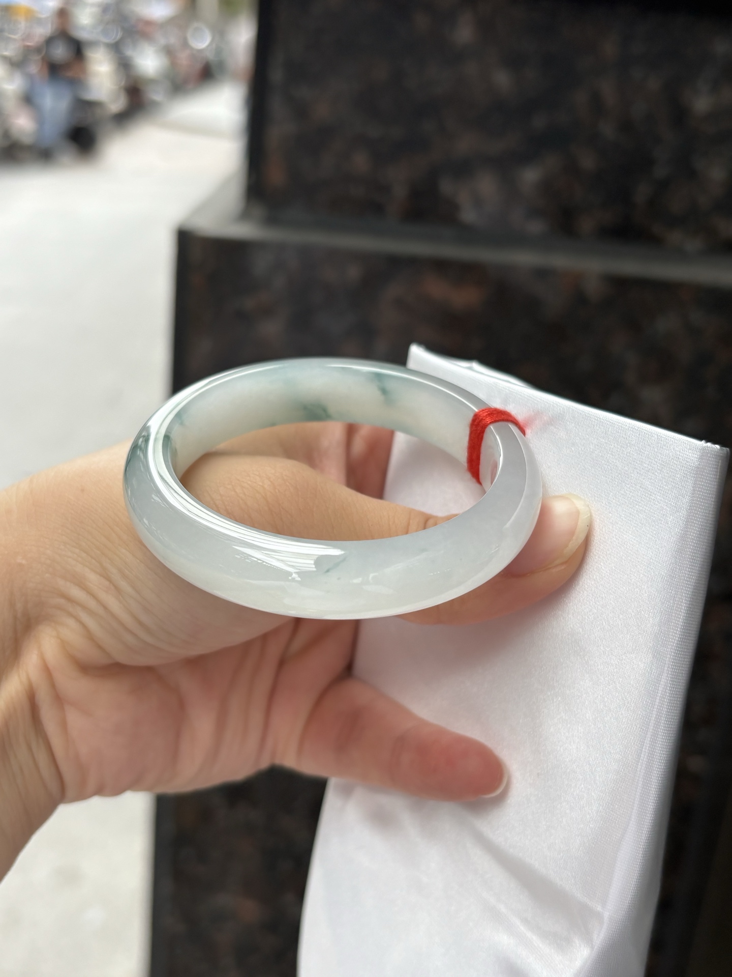 冰飘花正圈 50.2-11.5-7.8 0408-2A91 打灯棉线，底妆水润细腻，冰底中开出了朵朵兰花，飘花灵动飘逸，勾勒出一幅唯美诗意的山水意境画，古典优雅又秀气