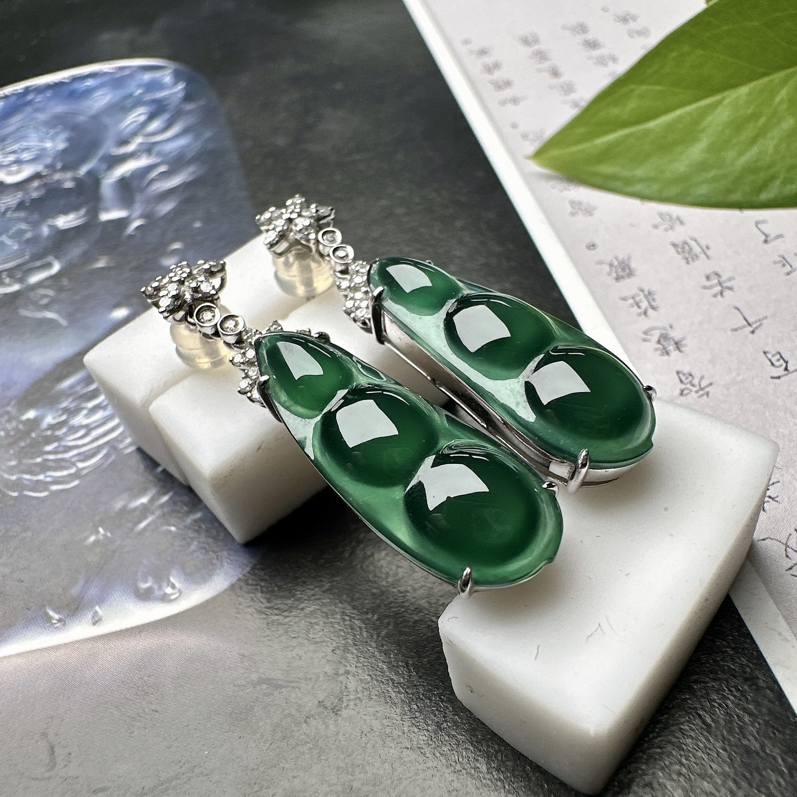 【冰种老蓝水福豆耳坠】种水上乘，纯净通透，收藏品质，18k金钻豪华镶嵌，裸石尺寸24*9*3.6毫米