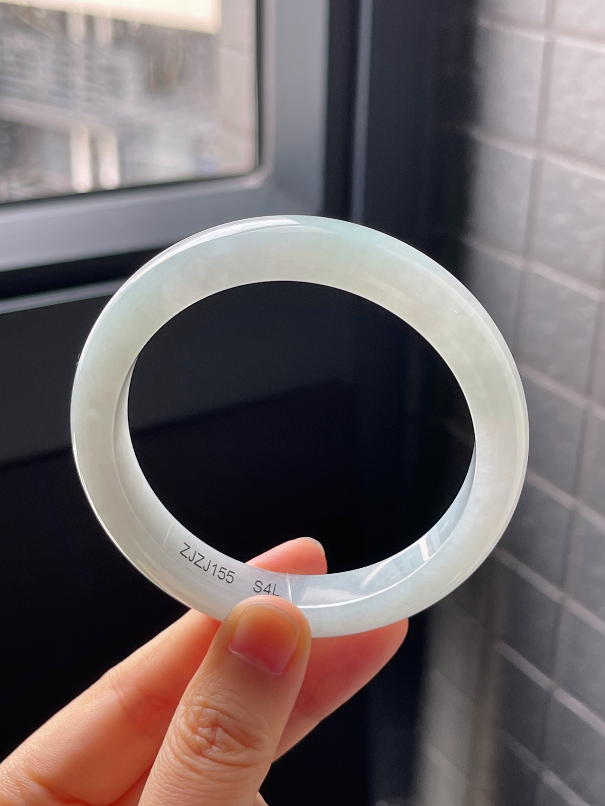 正圈58.3圈口，翡翠冰糯种淡绿色手镯