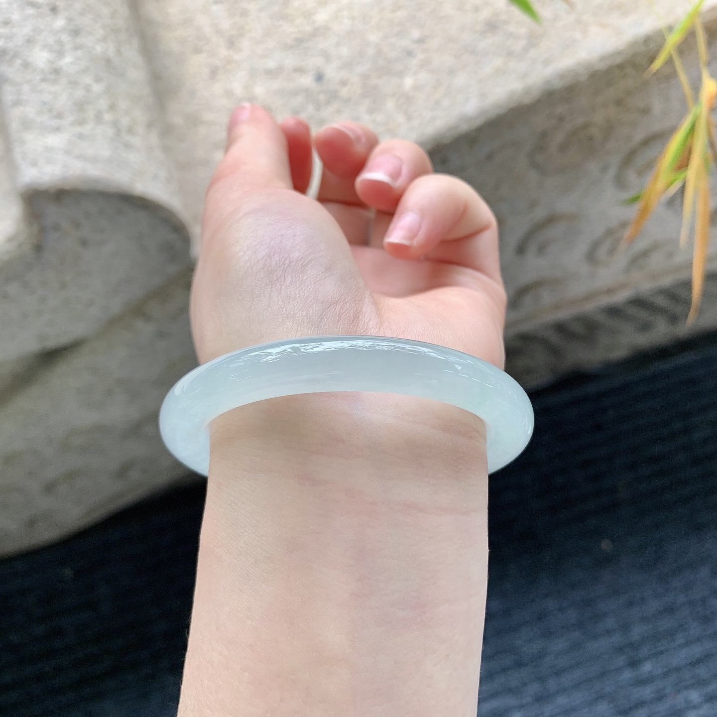 圆条51 52【圈口】52.6/8.7/8.8【编码】BA012365【描述】冰种，清透，水润，种老，细腻，无纹裂