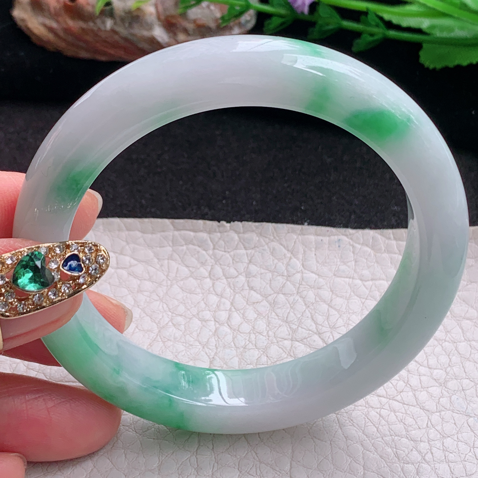 js实拍56*11.7*8.6平安镯 天然缅甸翡翠a货手镯清新飘绿宽边玉镯子