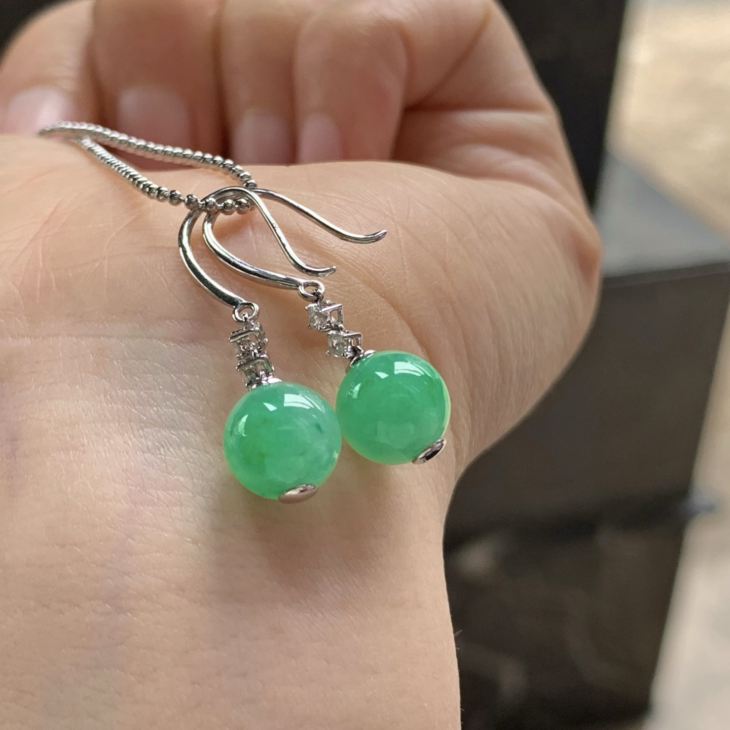 阳绿色珠珠耳钩^_^清新 色阳