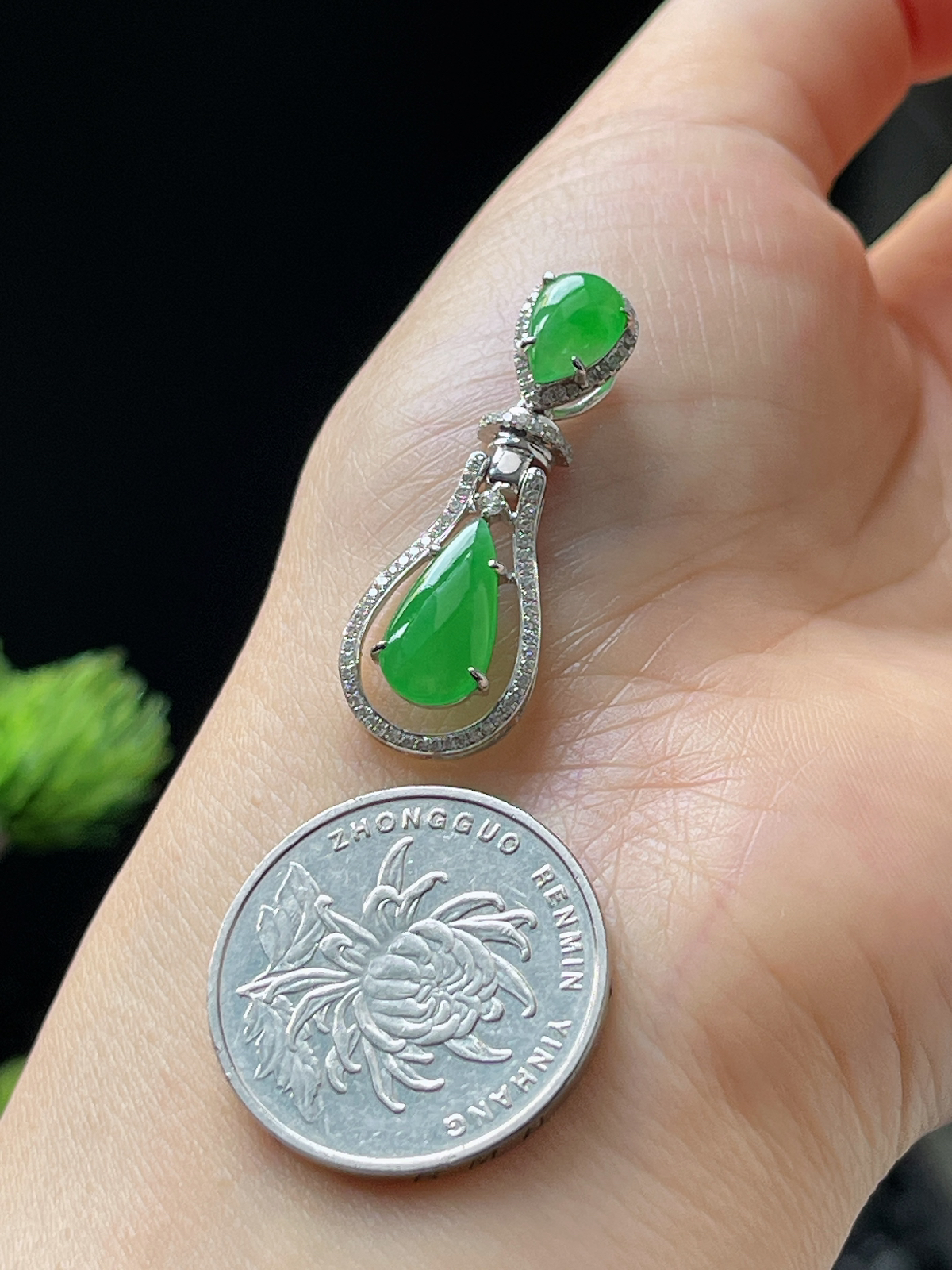 18k金翡翠冰糯种绿色水滴形吊坠