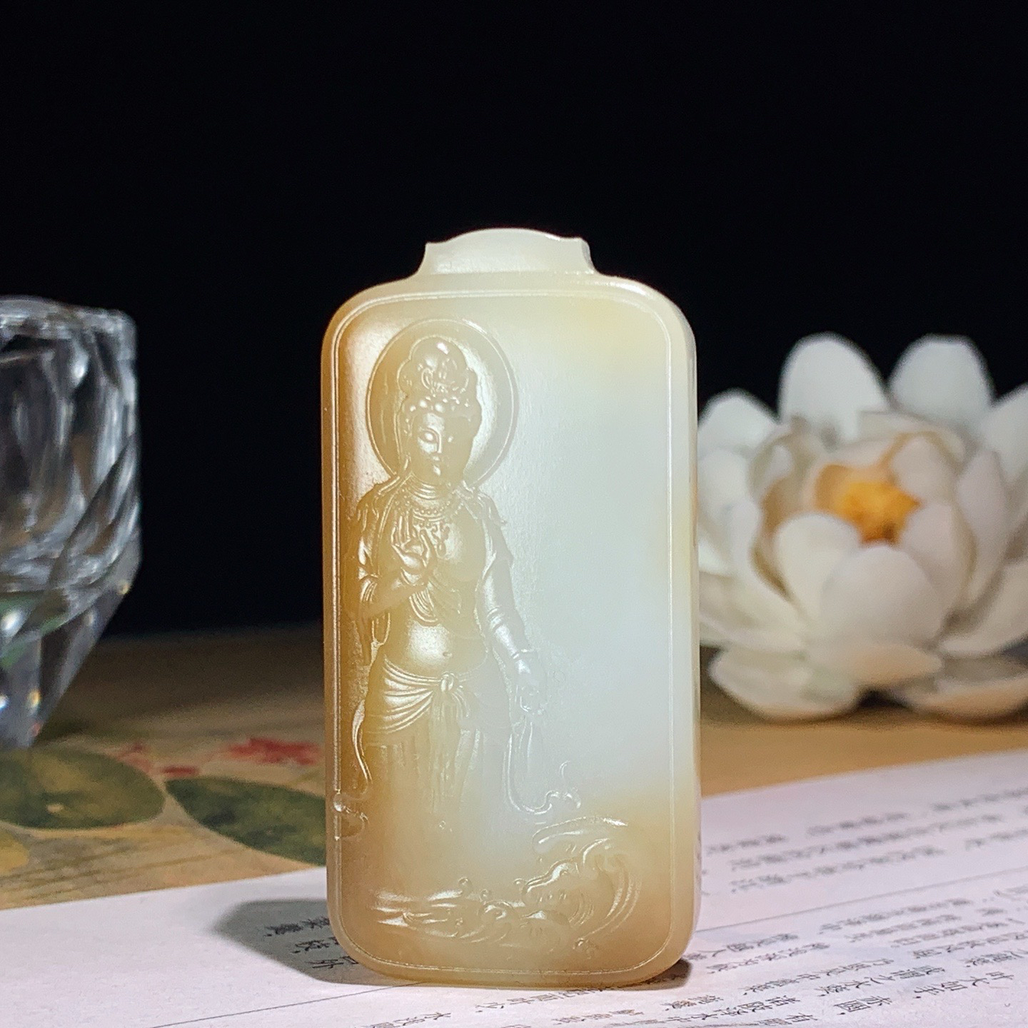 新疆和田玉且末糖站观音牌子挂件 尺寸54/26/11重35.5克 玉质细腻油润 底色纯净 脂粉好，品