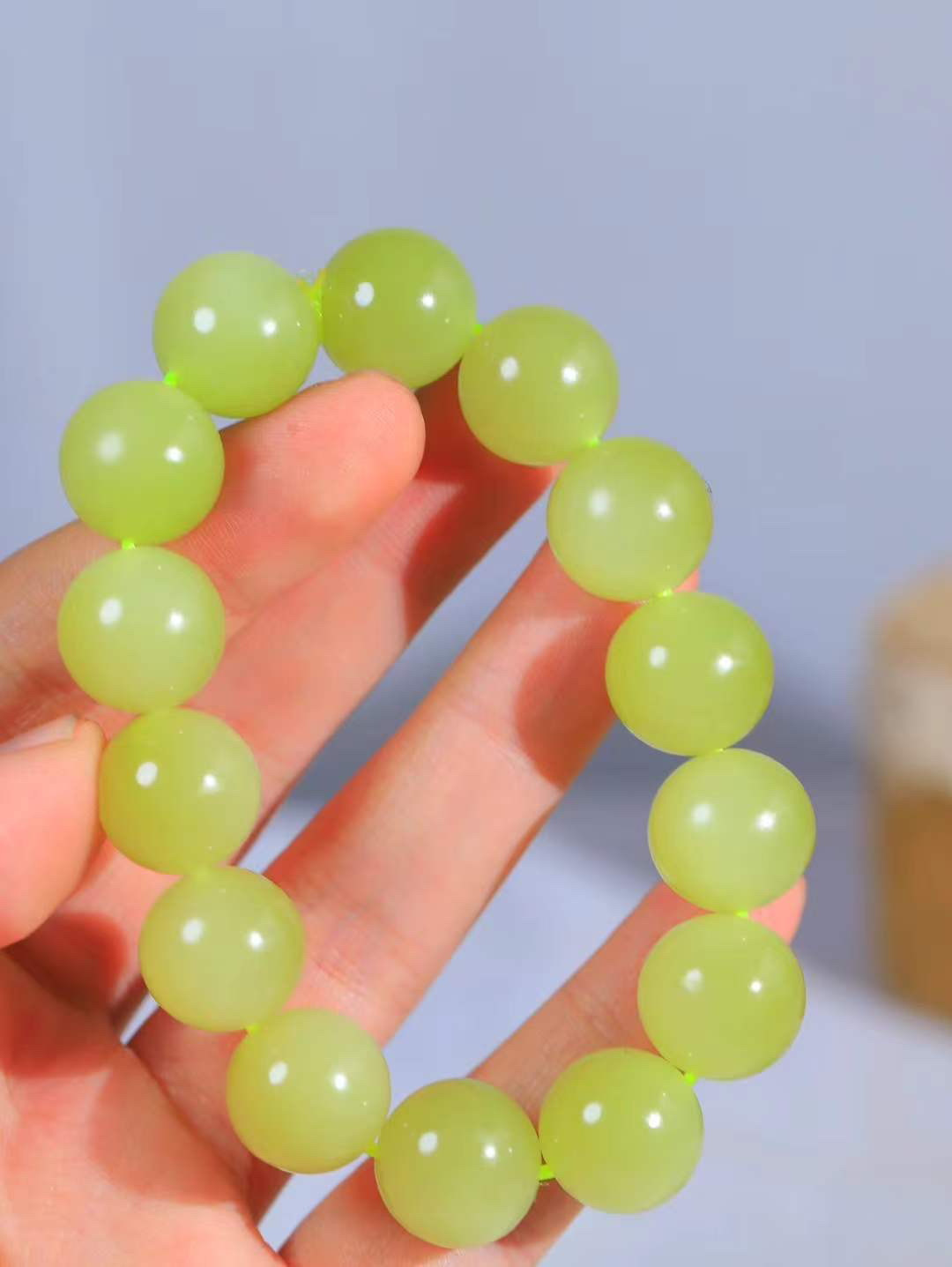 【珠圆玉润.手串】

精品和田玉黄口珠圆玉润手串 玉质温润细腻  整串打磨圆润，佩戴舒适。珠珠落玉盘，间关莺语花底滑，一生美好时光，无论身在何处，都有它相伴相守。事事顺遂，幸福美满，吉祥如意。重83.5克 尺寸取一15.8mmFDT-1640813