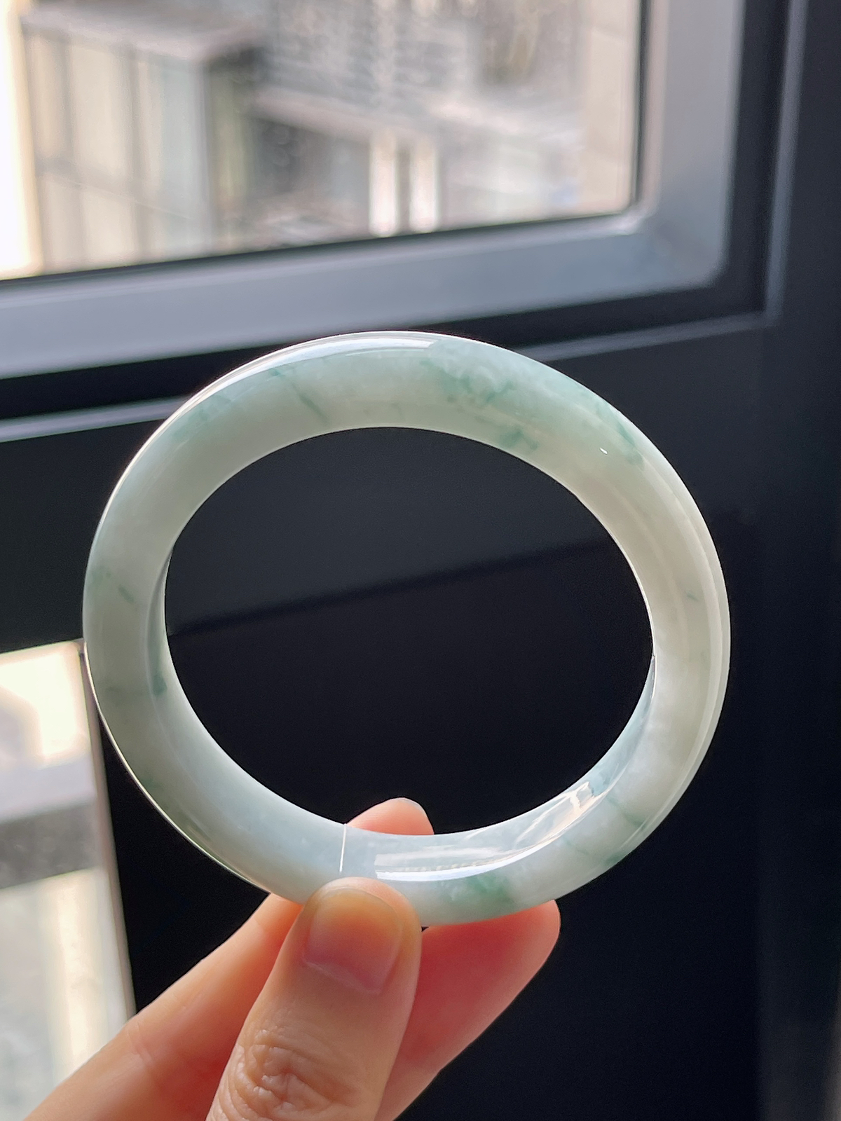 正圈55.8圈口，翡翠糯化种淡蓝色飘花手镯