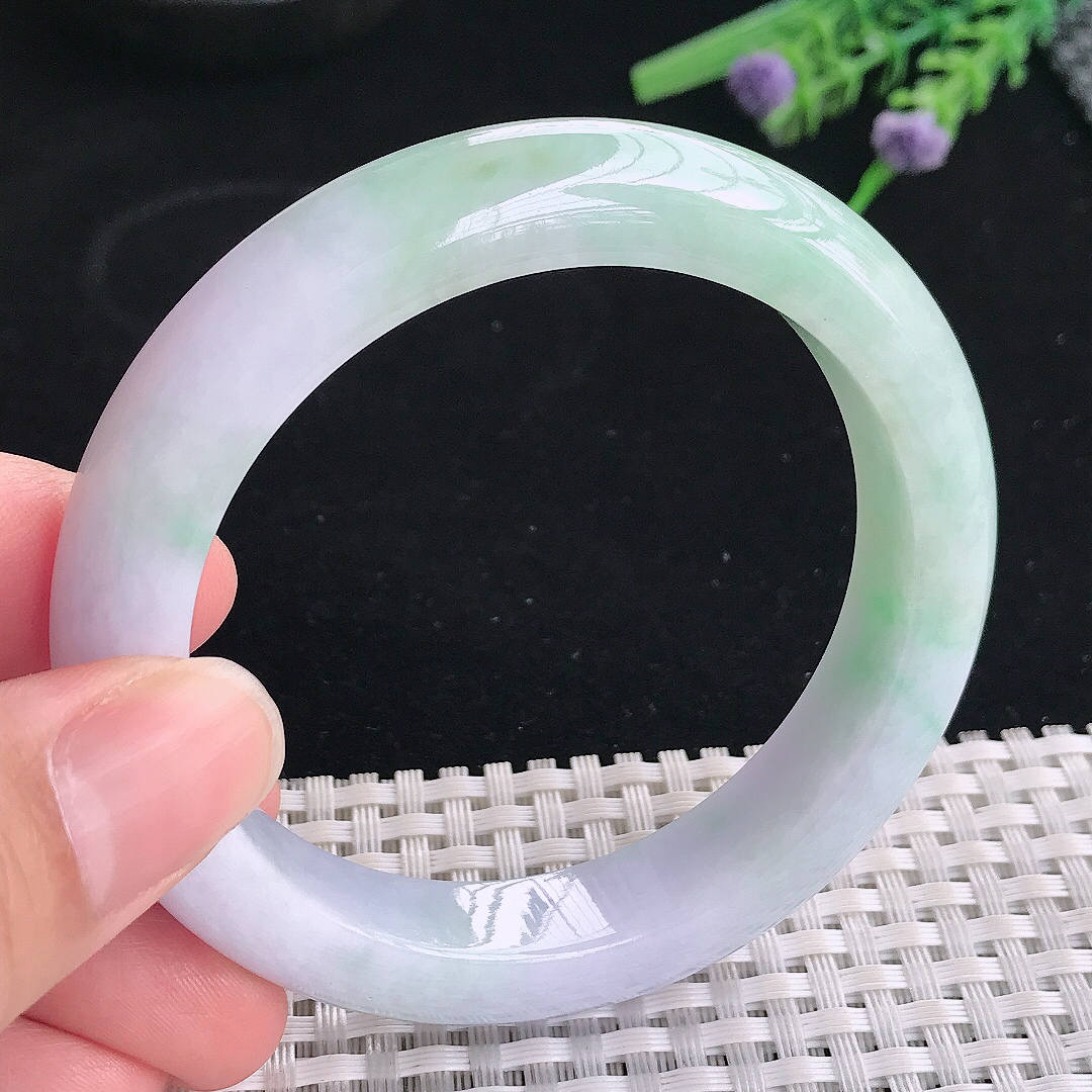 实拍A货翡翠55.5/12.1/9老坑冰润飘绿手镯宽边玉镯平安镯美人镯