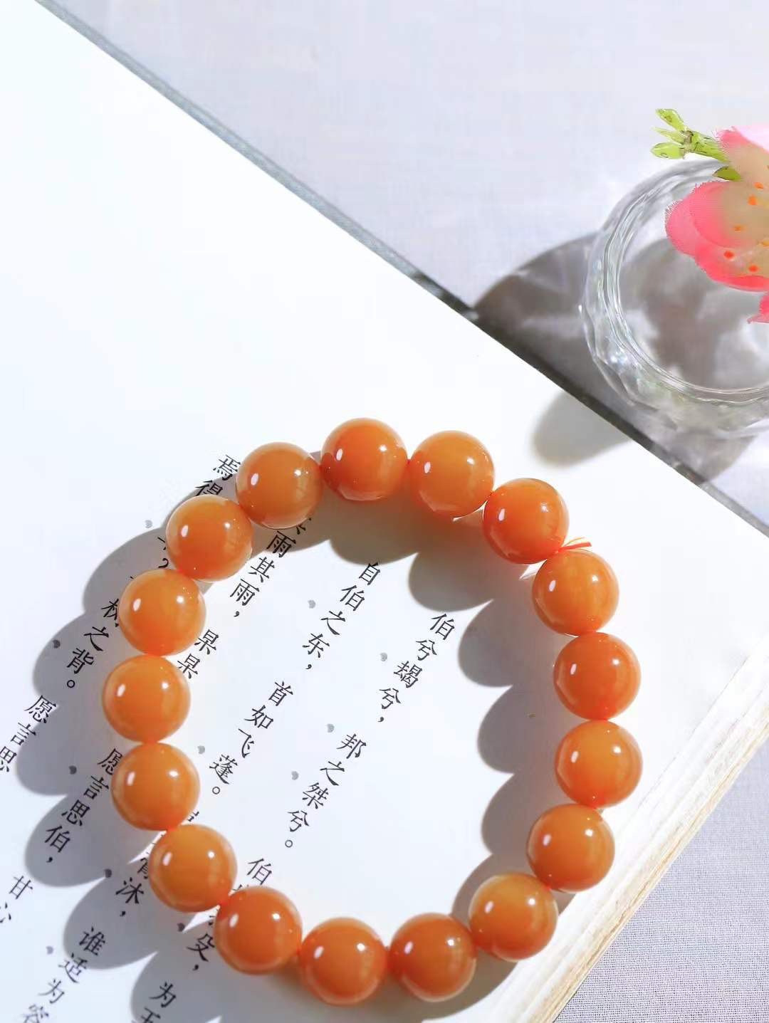 【珠圆玉润.手串】

精品和田玉糖玉珠圆玉润手串 玉质温润细腻  整串打磨圆润，佩戴舒适。珠珠落玉盘，间关莺语花底滑，一生美好时光，无论身在何处，都有它相伴相守。事事顺遂，幸福美满，吉祥如意。重44.3克 尺寸取一11.9mmFDT-1640813