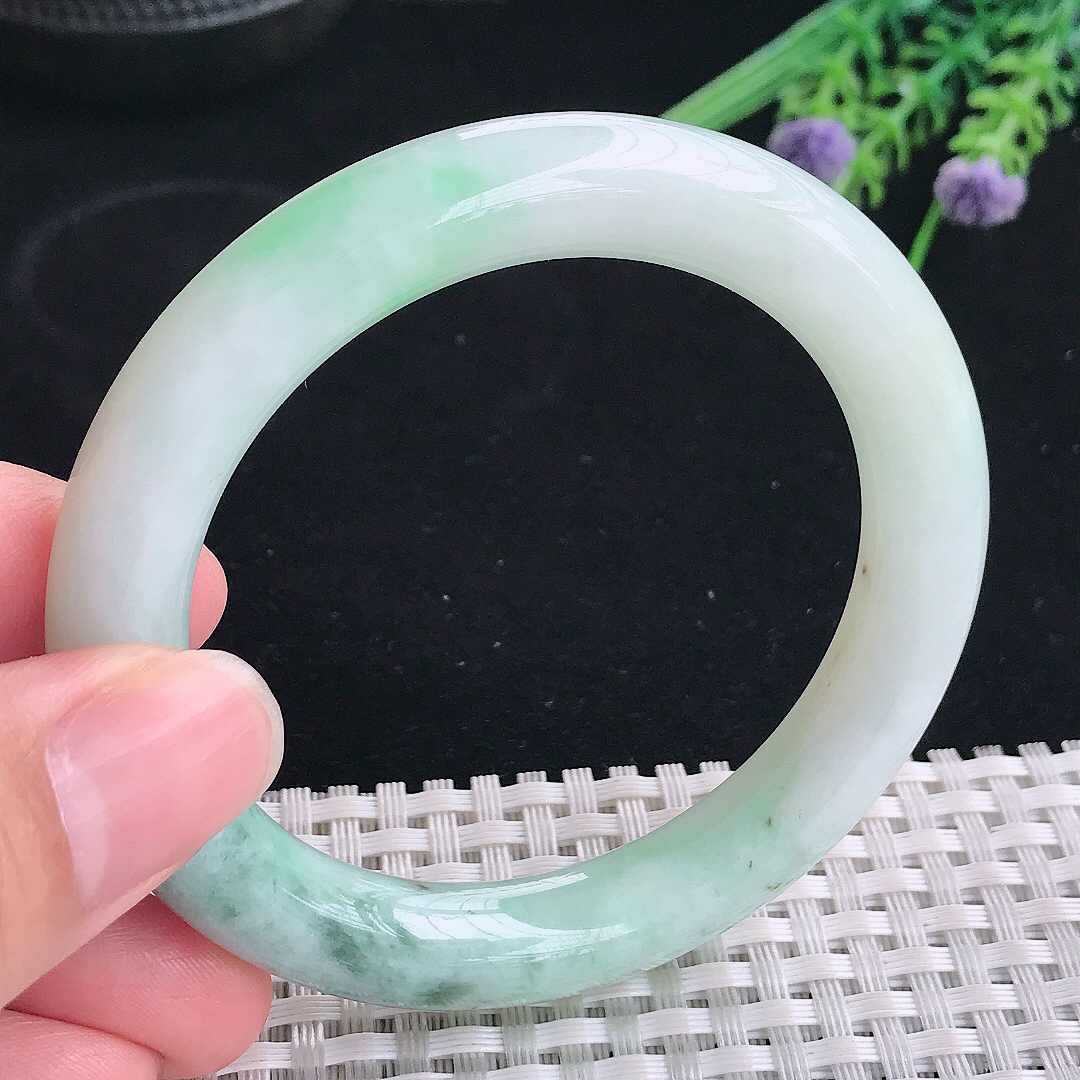 实拍A货翡翠52/9.6/9.8老坑冰润飘绿圆条手镯宽边玉镯平安镯美人镯