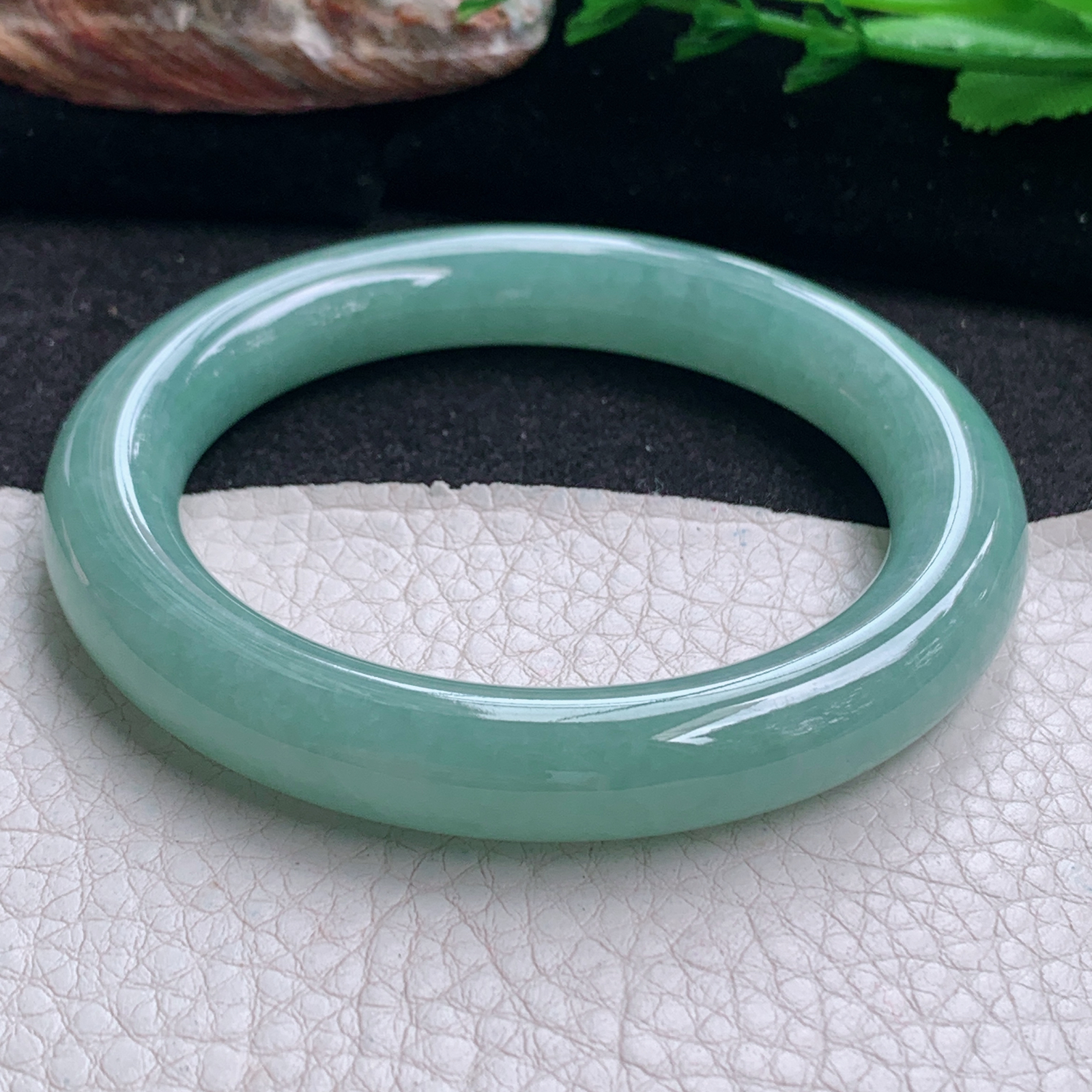 js实拍55*10.5美人镯 天然缅甸翡翠a货手镯清秀满绿圆条玉镯子