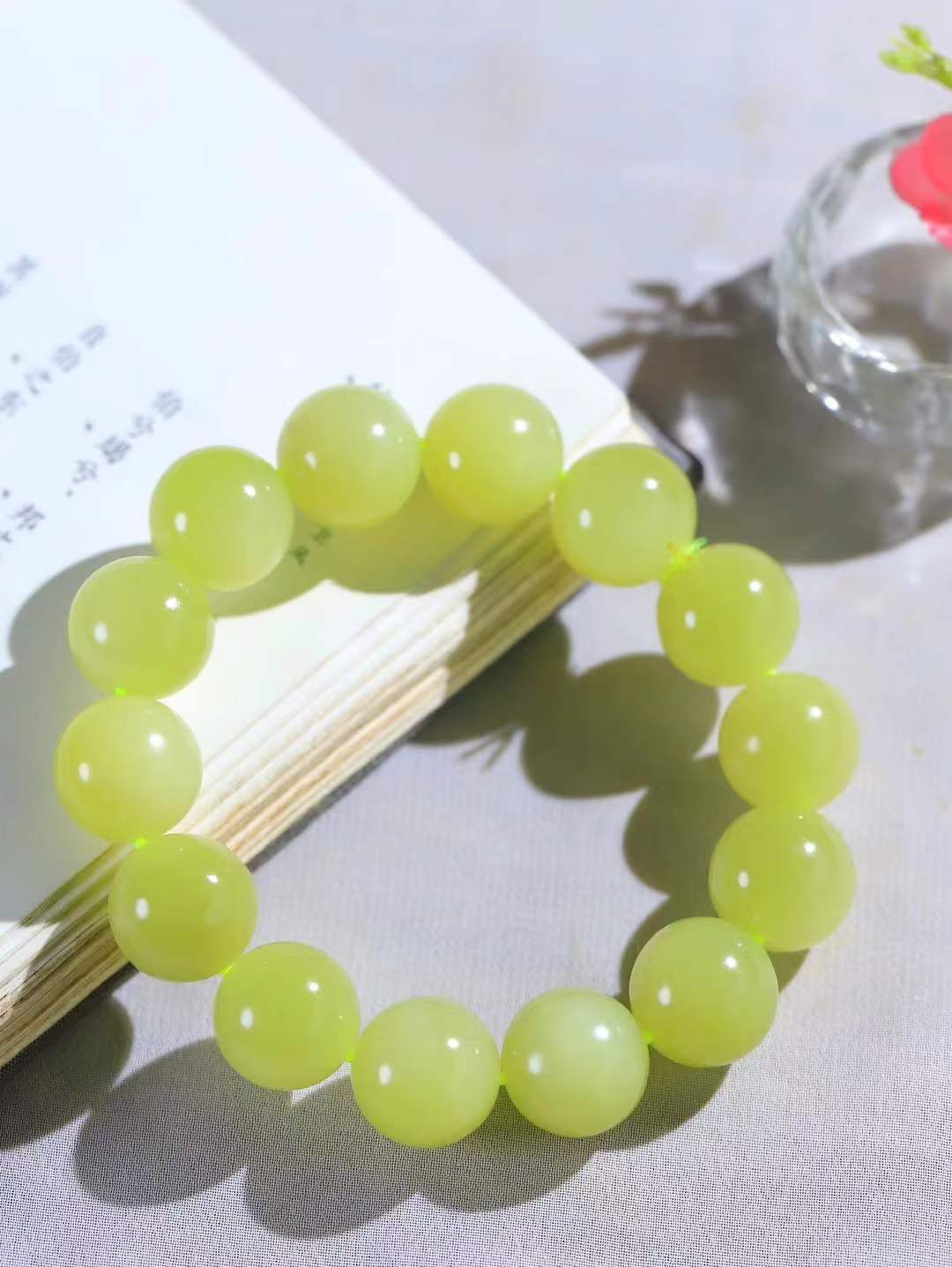 【珠圆玉润.手串】

精品和田玉黄口珠圆玉润手串 玉质温润细腻  整串打磨圆润，佩戴舒适。珠珠落玉盘，间关莺语花底滑，一生美好时光，无论身在何处，都有它相伴相守。事事顺遂，幸福美满，吉祥如意。重83.5克 尺寸取一15.8mmFDT-1640813