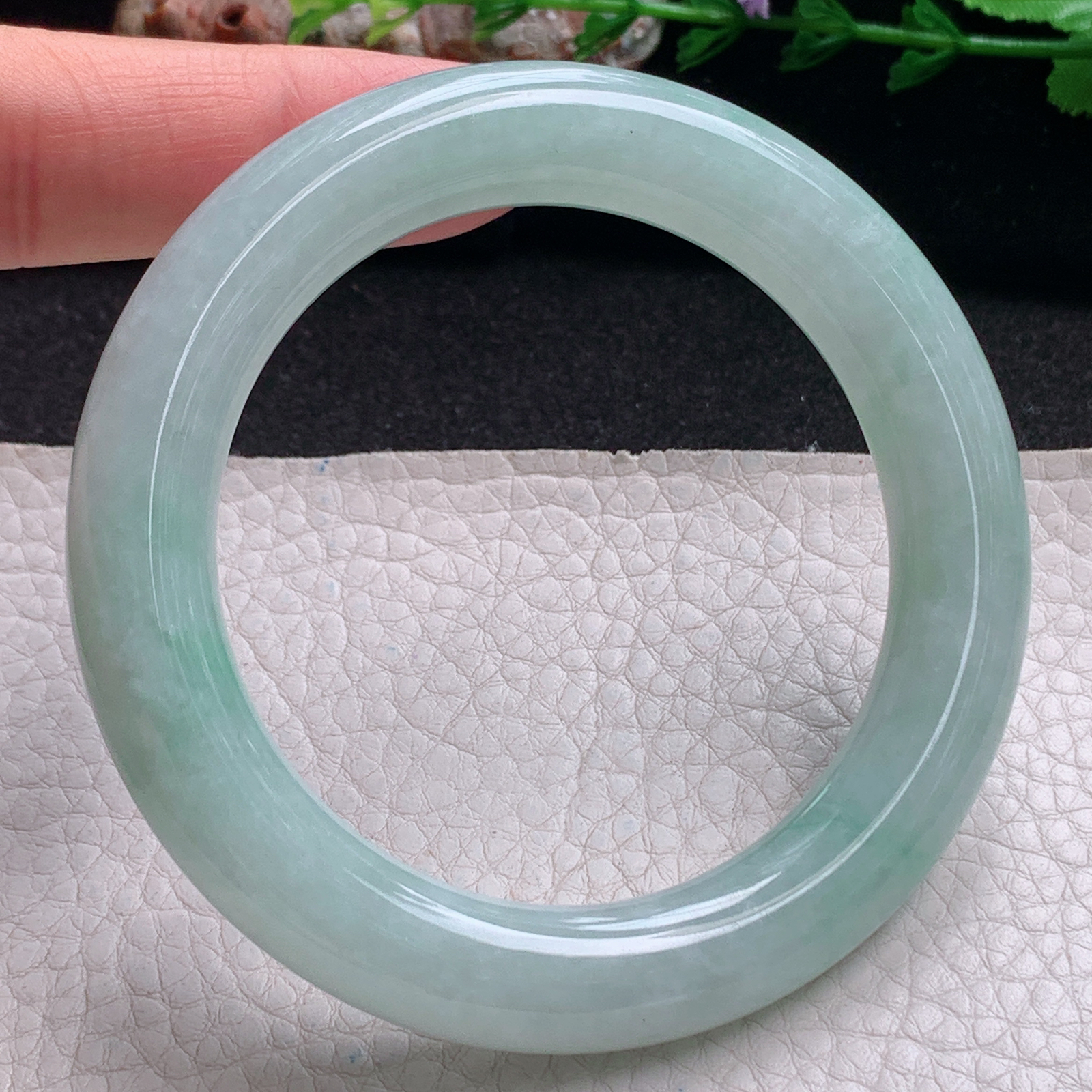 n实拍55*10.8*11.3胖圆镯 天然缅甸翡翠a货手镯清新飘绿水润圆条玉镯子