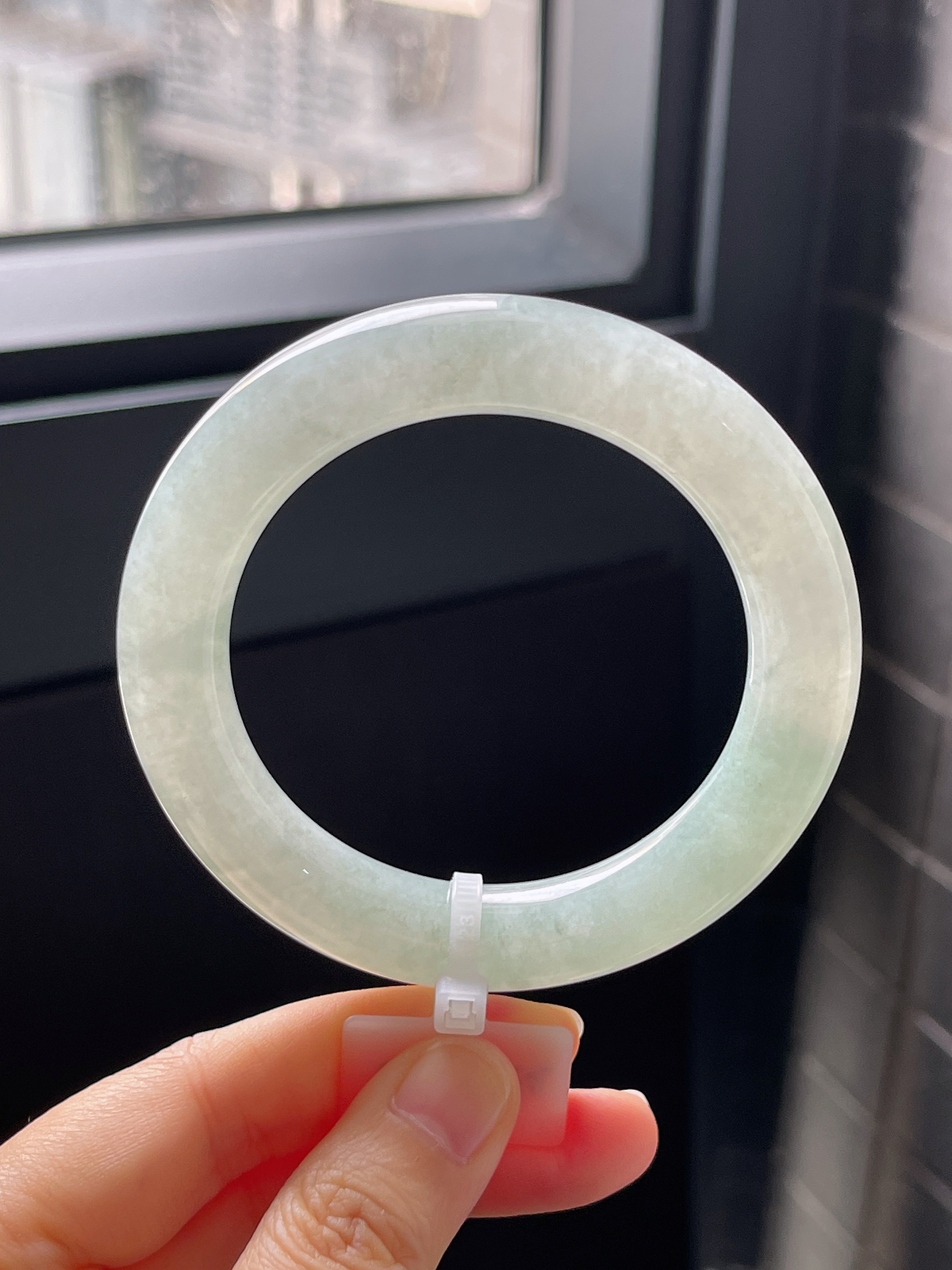 圆镯54圈口，翡翠冰糯种淡绿色胖圆条手镯