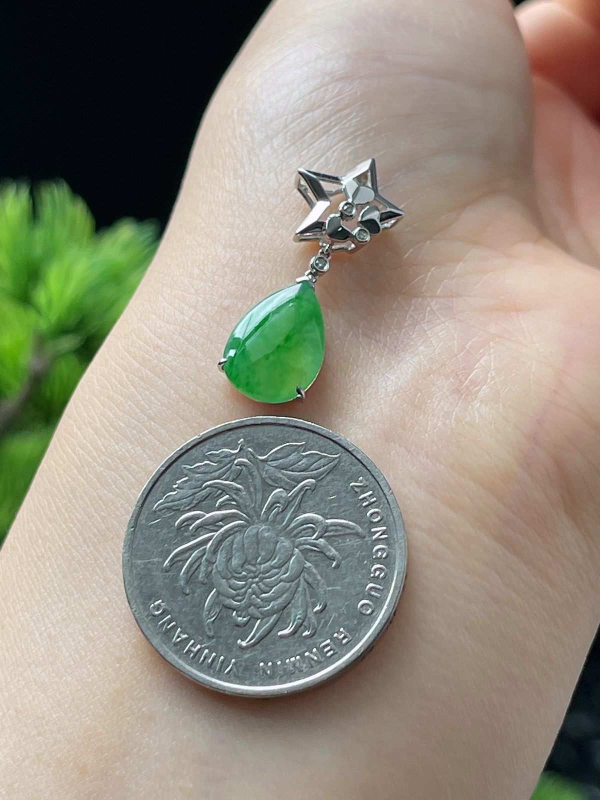 18k金翡翠冰种绿色挂件