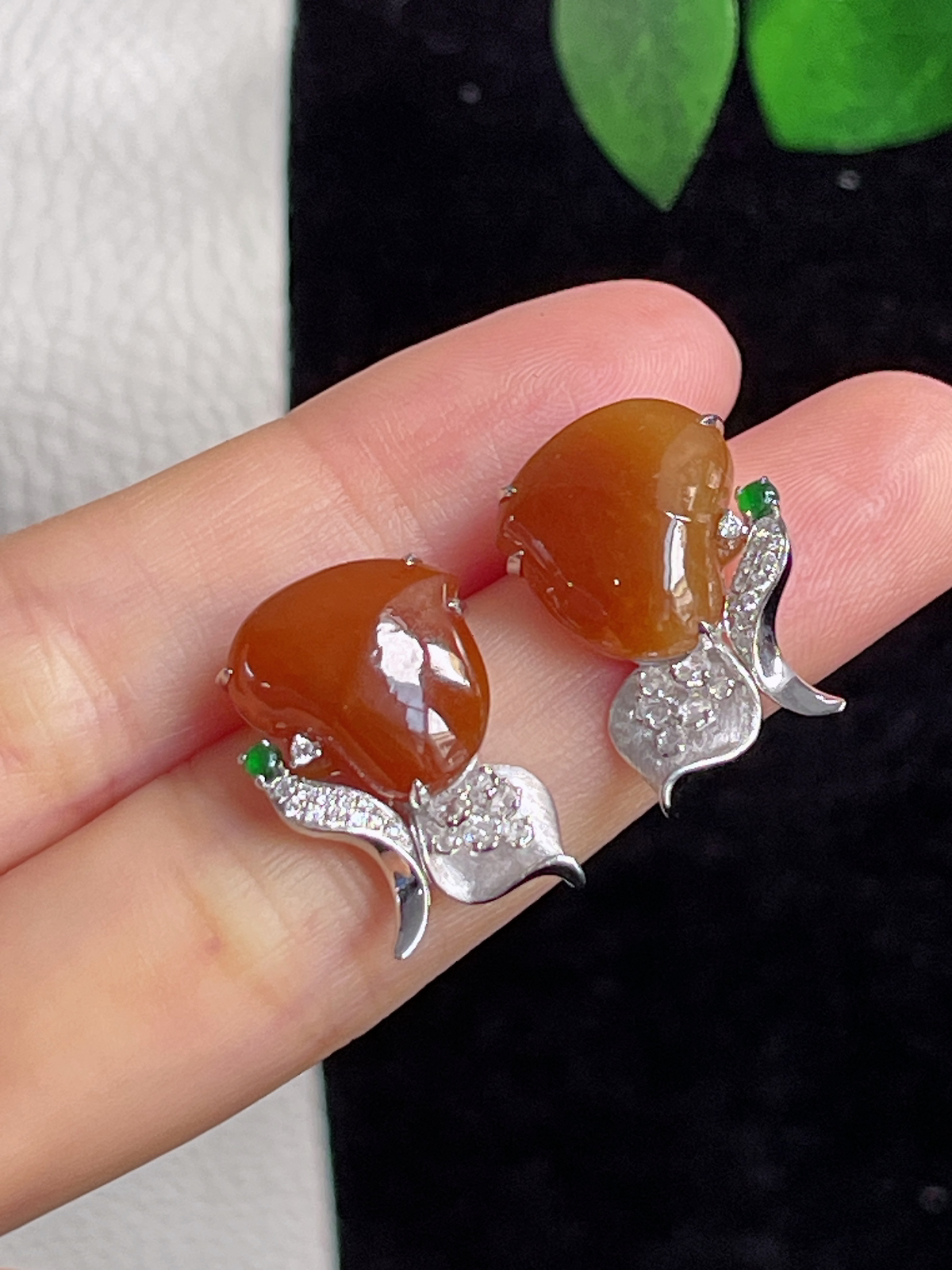 18k金天然红翡福桃耳钉