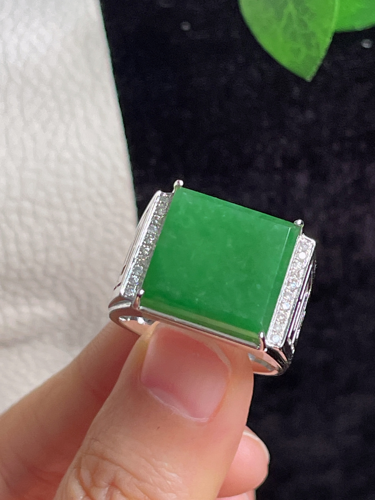 18k金翡翠糯化种满绿男士戒指