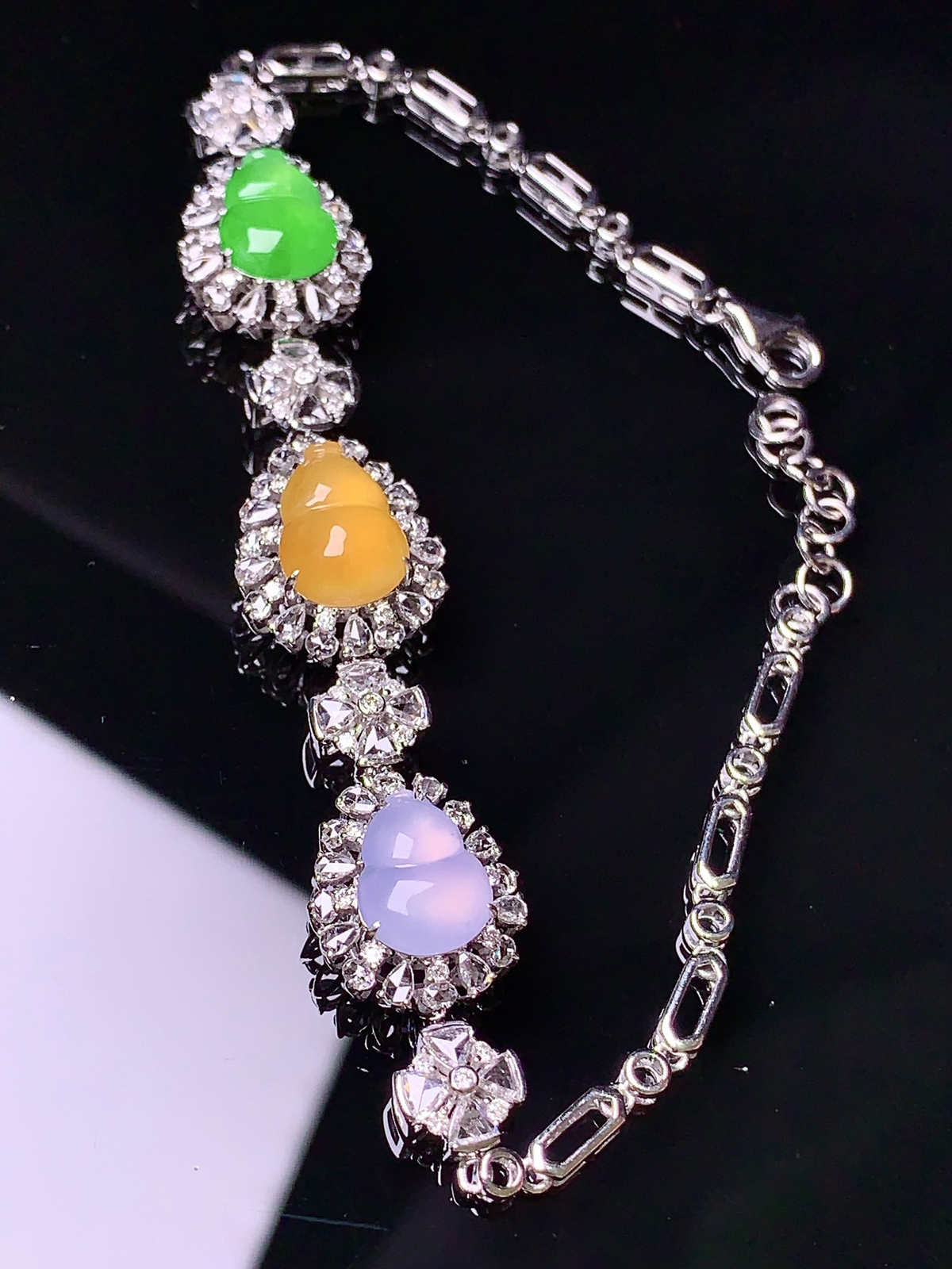 18k金钻镶嵌三色葫芦手链 玉质细腻 色泽清新艳丽 整体尺寸65*12*7.6