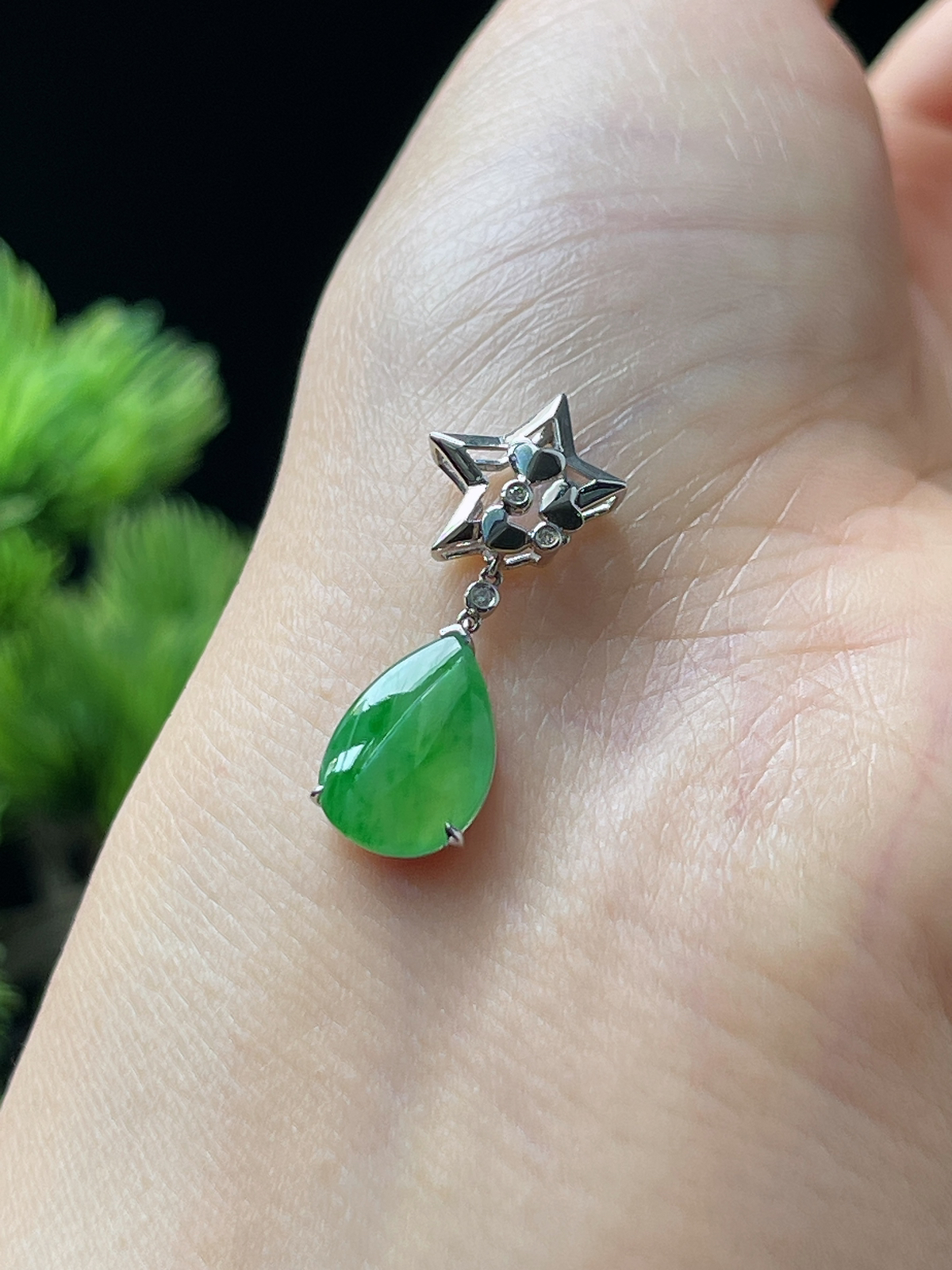 18k金翡翠冰种绿色挂件