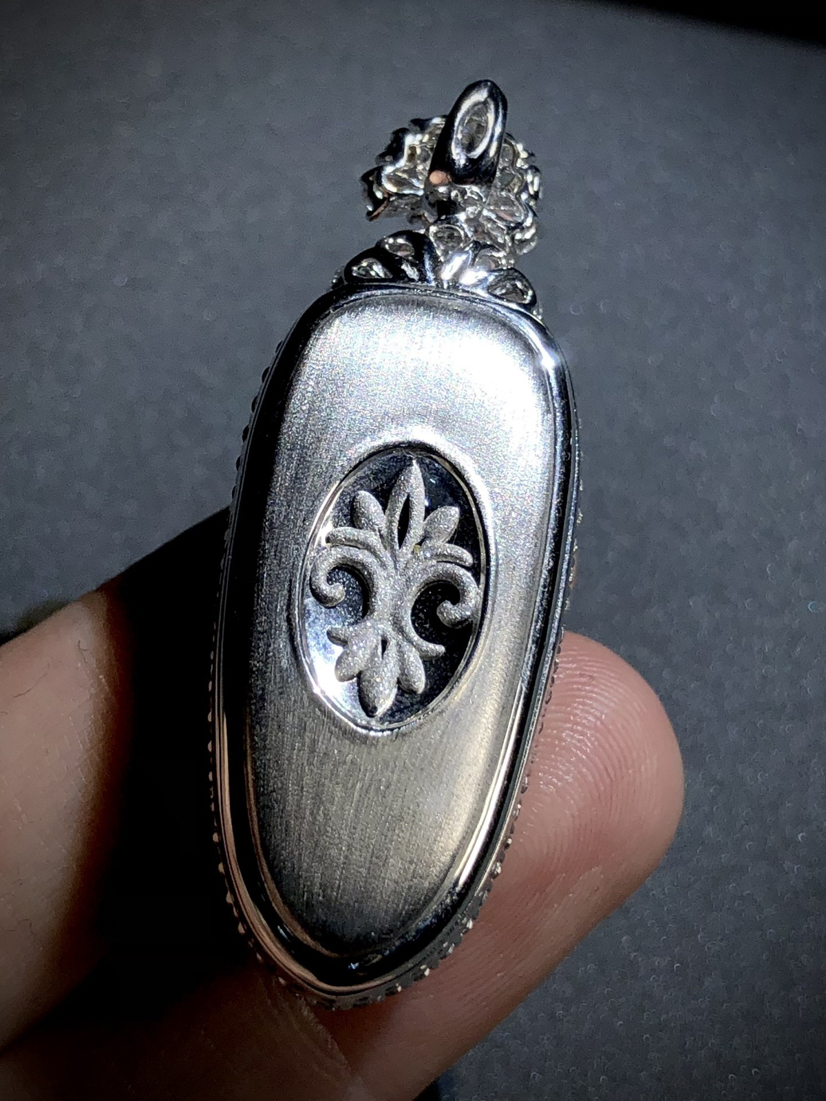 私人专拍#绿福瓜，裸石34.2-13.6-6mm，
整体47.2-17.2-12.5mm。