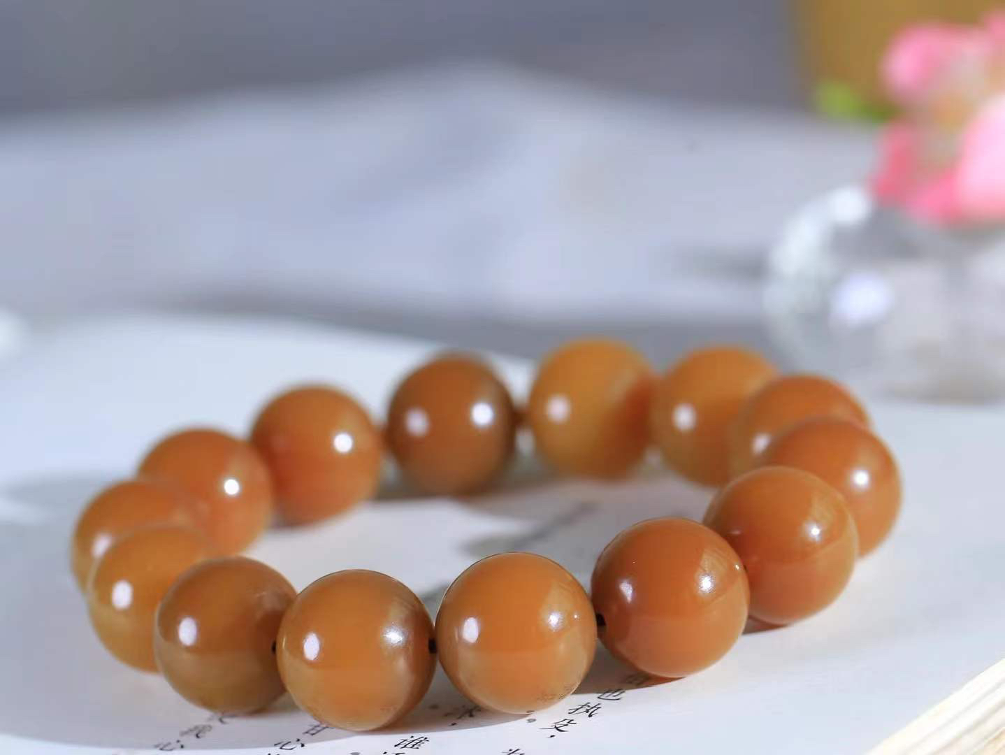 【珠圆玉润.手串】

收藏级臻品️和田玉糖玉珠圆玉润手串 玉质温润细腻  整串打磨圆润，佩戴舒适。