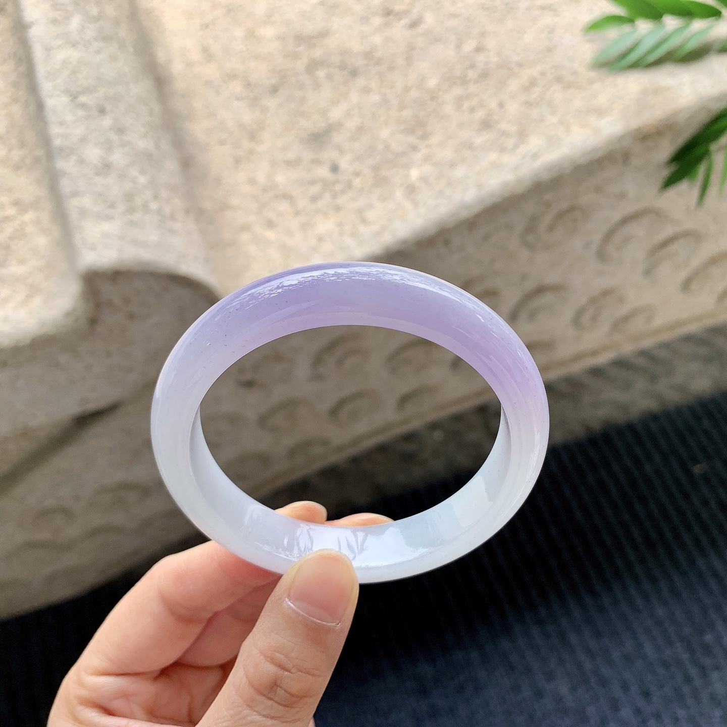 正圈55 56【圈口】56/11.6/7.3【编码】DW040902【描述】细糯紫罗兰，水润，种老，细腻，打灯有棉线