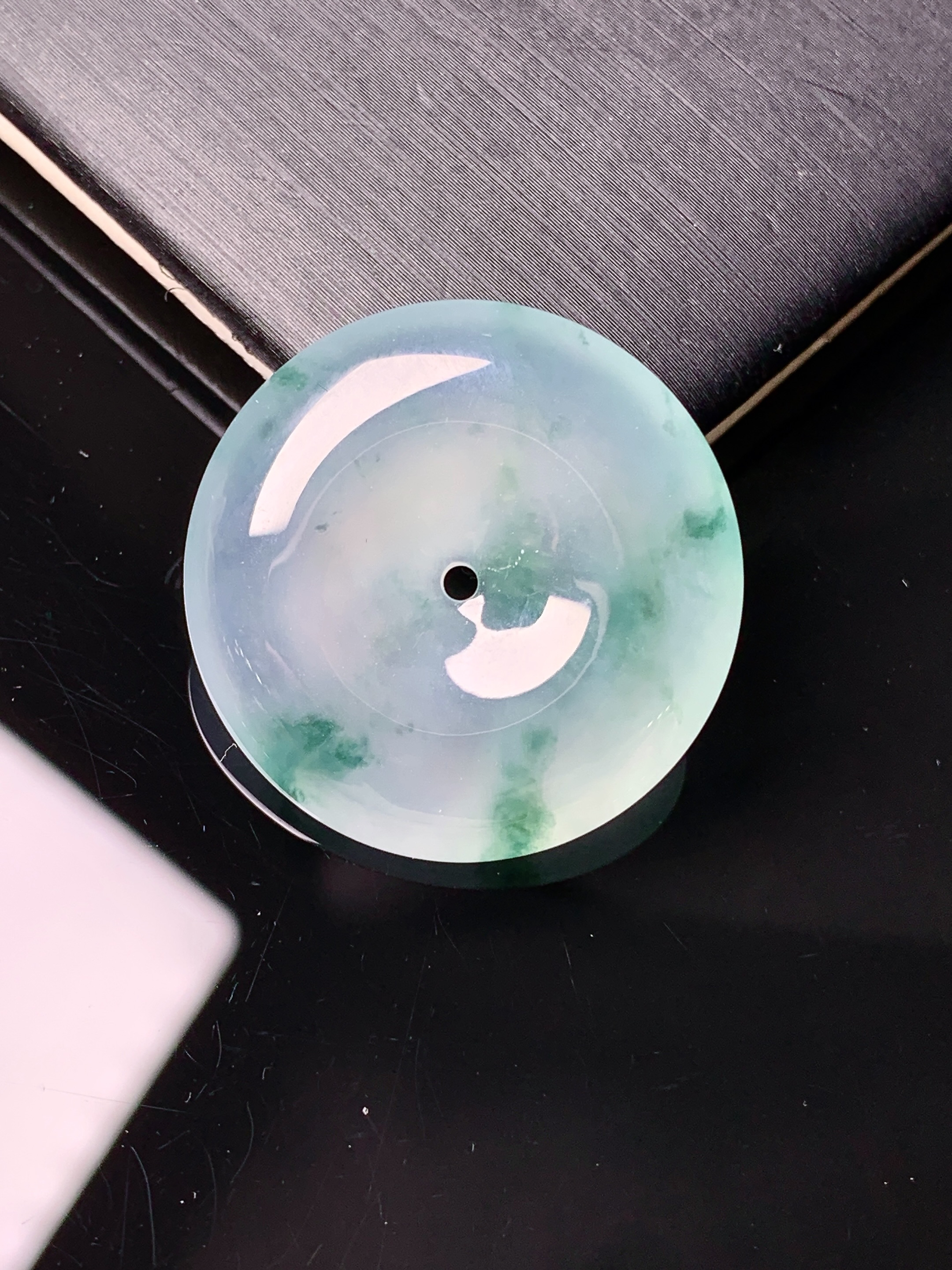 冰种平安扣吊坠 玉质细腻 色泽艳丽清新 水润亮眼 整体尺寸26.2*5.9x1