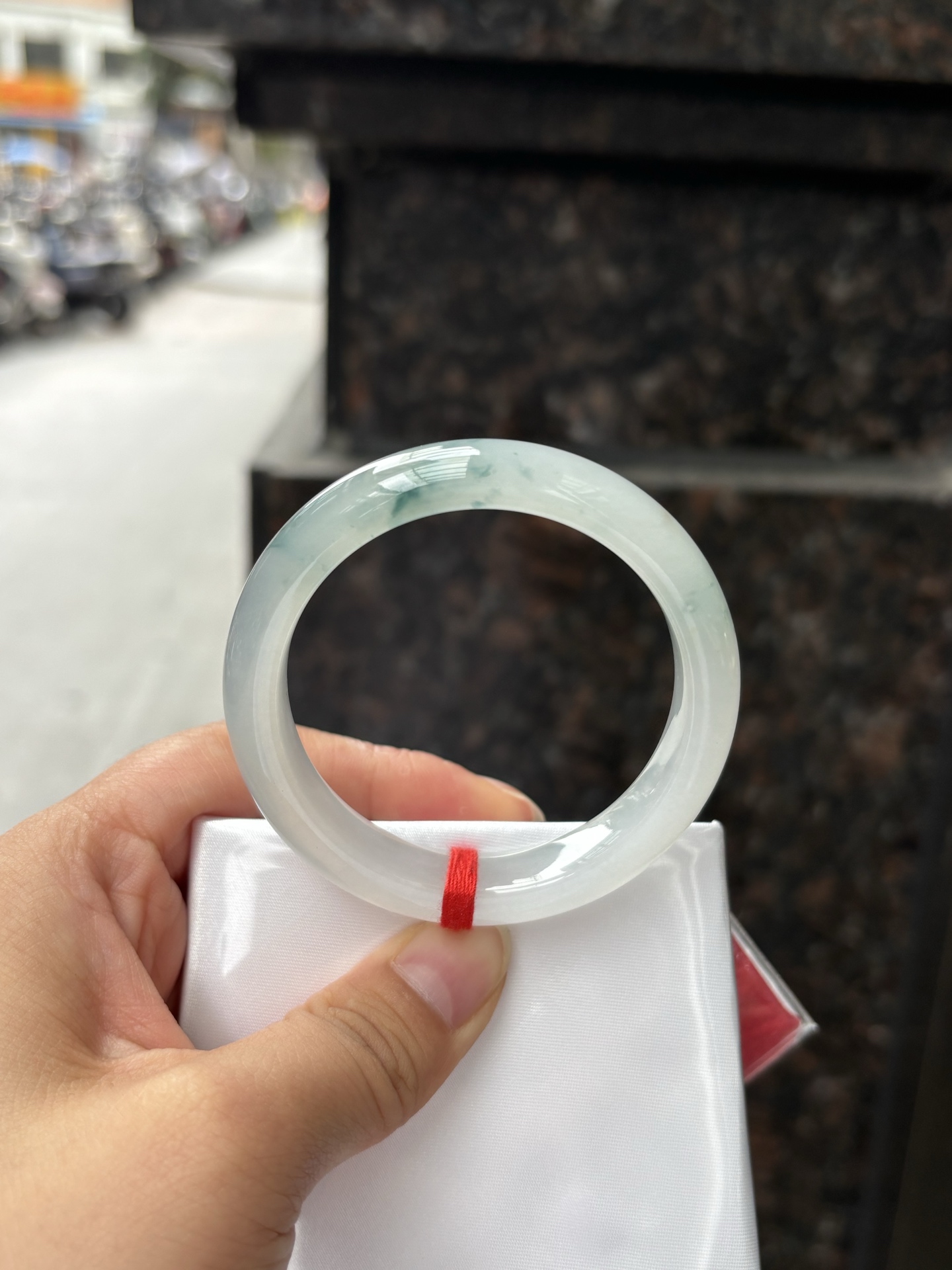 冰飘花正圈 50.2-11.5-7.8 0408-2A91 打灯棉线，底妆水润细腻，冰底中开出了朵朵兰花，飘花灵动飘逸，勾勒出一幅唯美诗意的山水意境画，古典优雅又秀气