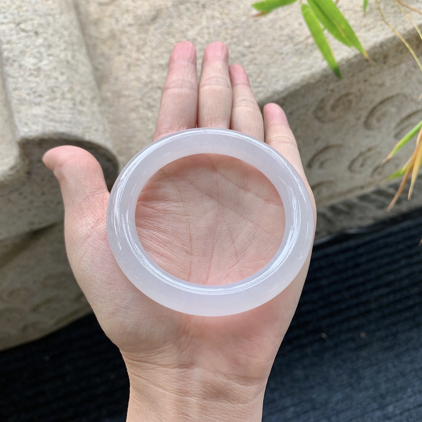 圆条52 53【圈口】53.4/9.5/9.5【编码】FL040481【描述】糯冰粉紫，水润，种老，细腻，打灯有棉絮