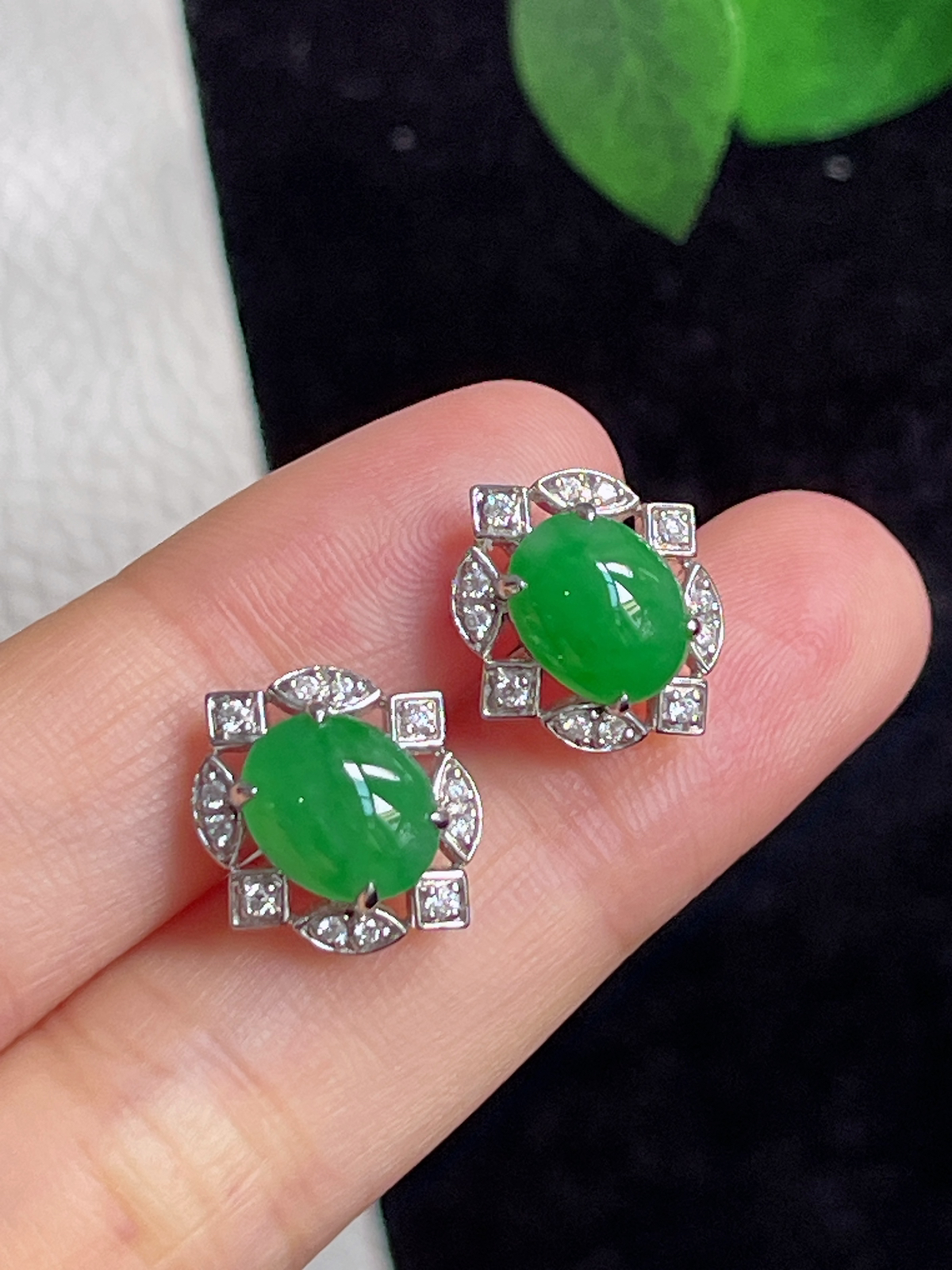 18k金翡翠冰糯满绿耳钉