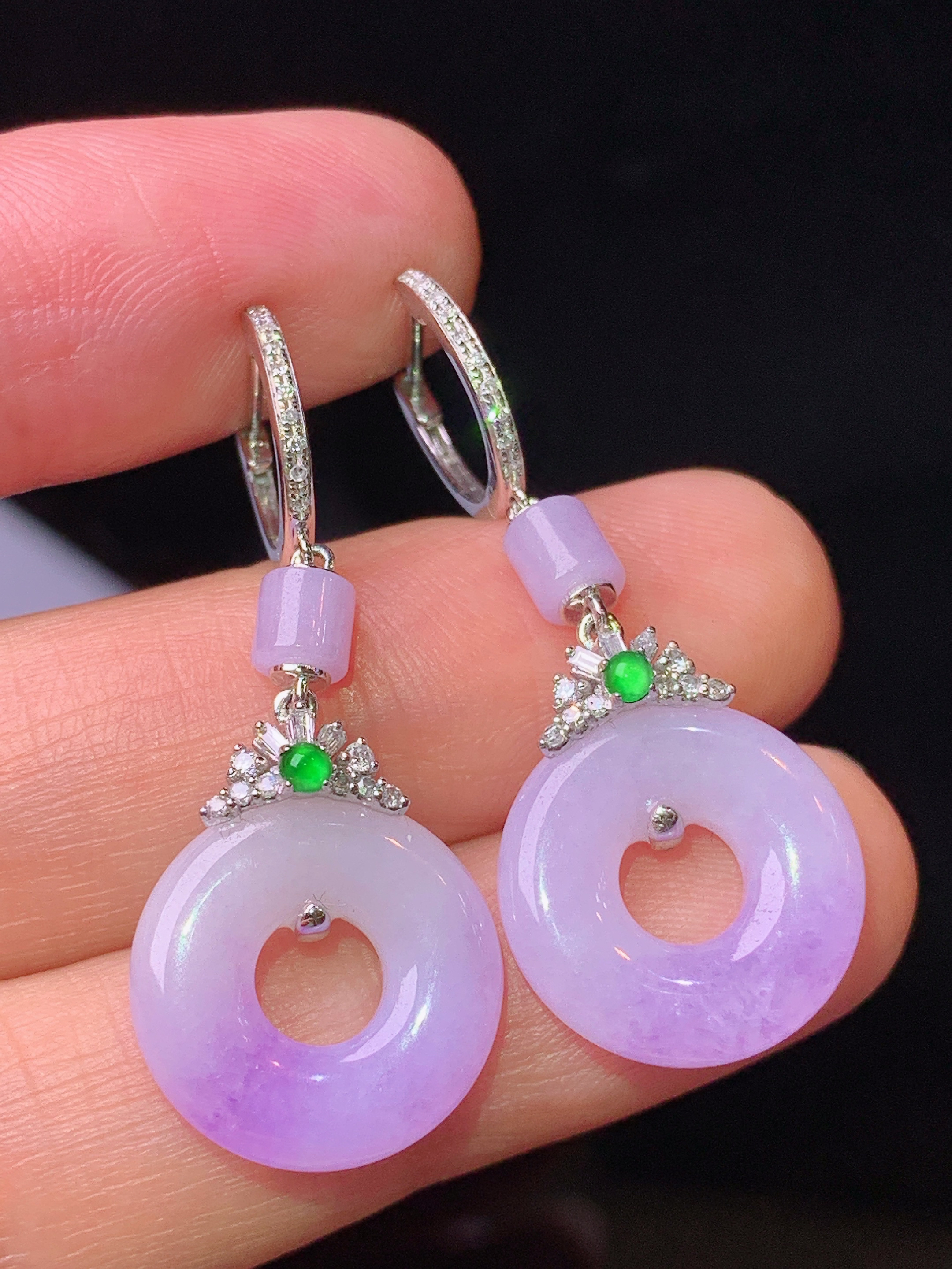 18k金钻镶嵌紫罗兰平安环耳坠 玉质细腻 色泽艳丽清新 水润亮眼 整体尺寸36*14.5*3.8c5