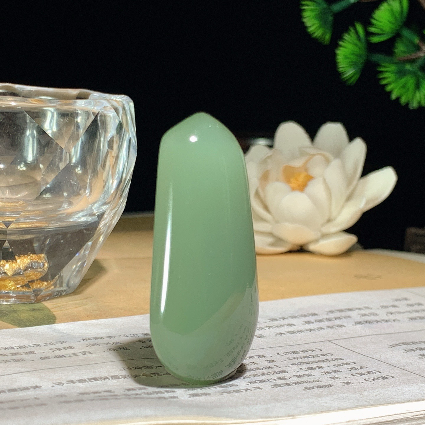 和田玉粉青荧光俄罗斯碧玉平安无事牌挂件 尺寸49/25/9重19克 玉质细腻油润 底色纯净 脂粉好，