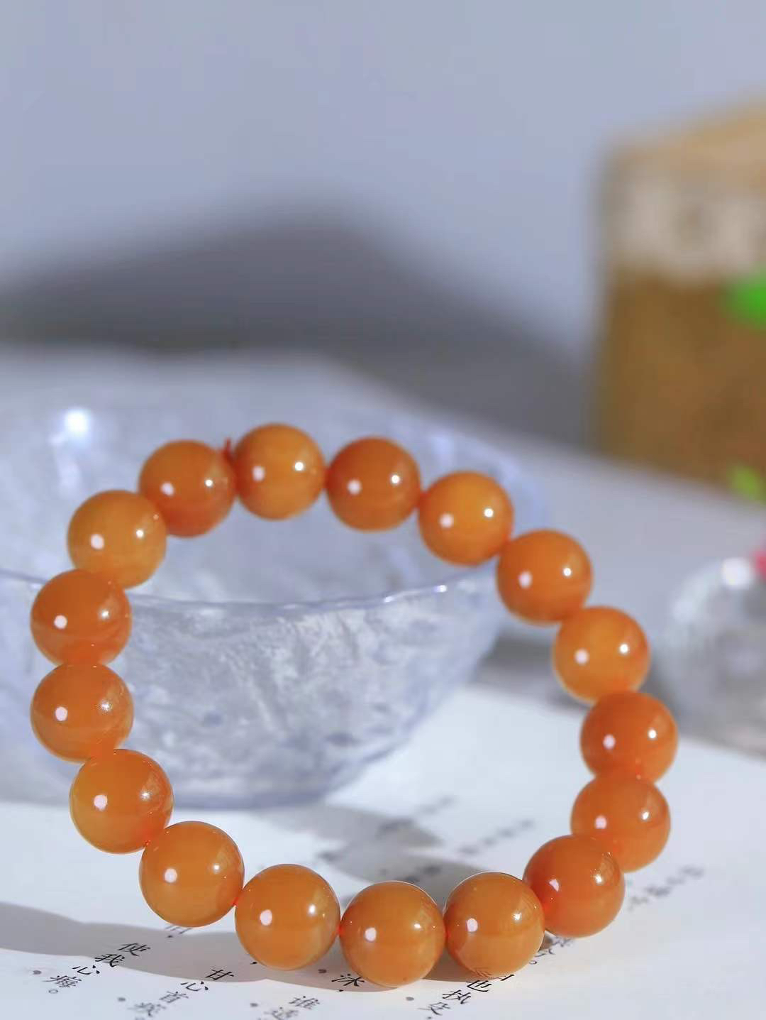 【珠圆玉润.手串】

精品和田玉糖玉珠圆玉润手串 玉质温润细腻  整串打磨圆润，佩戴舒适。珠珠落玉盘，间关莺语花底滑，一生美好时光，无论身在何处，都有它相伴相守。事事顺遂，幸福美满，吉祥如意。重44.3克 尺寸取一11.9mmFDT-1640813