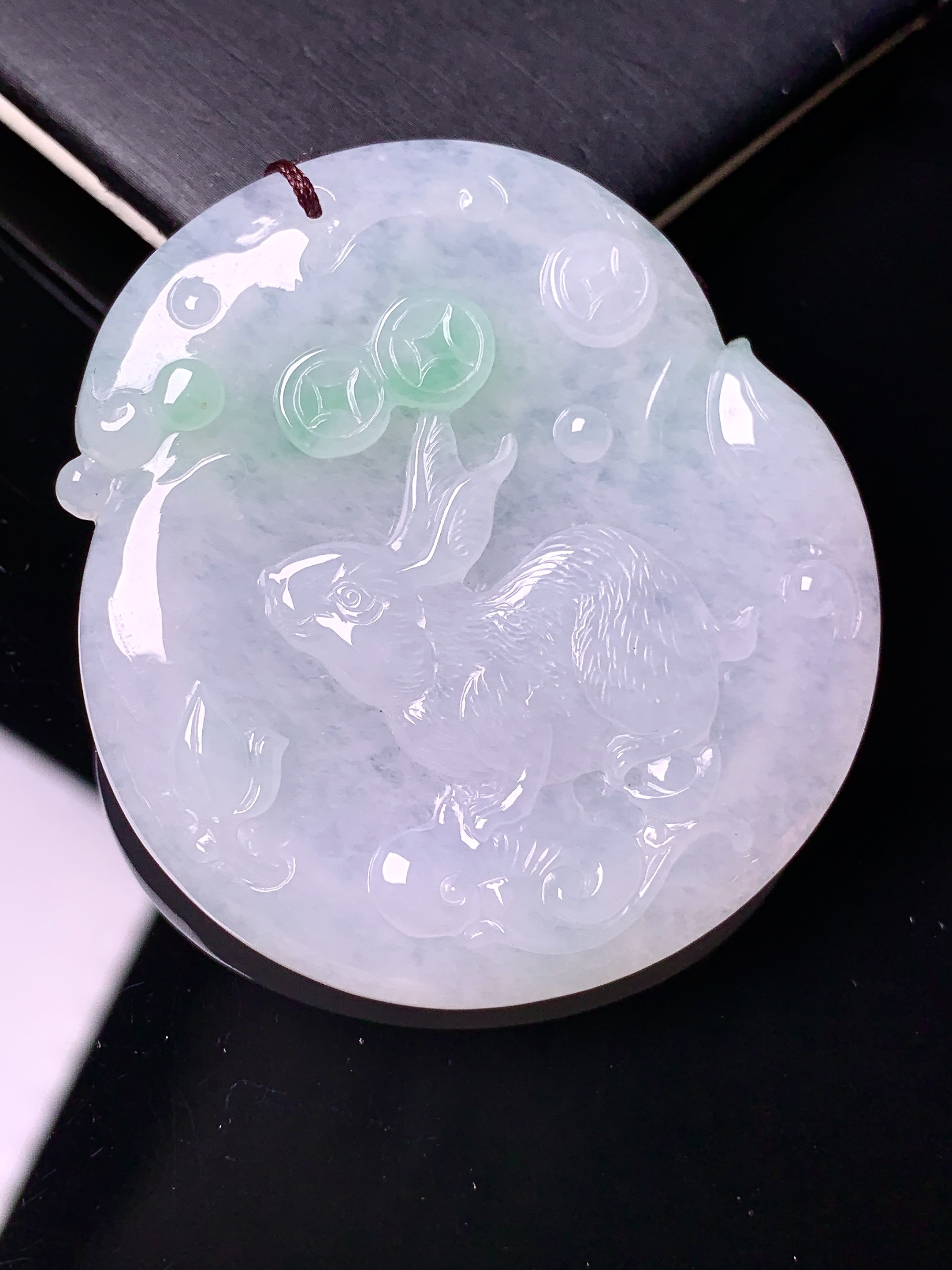 飘绿生肖兔吊坠 玉质细腻 色泽艳丽清新 水润亮眼 整体尺寸50*45.7*5.6b2