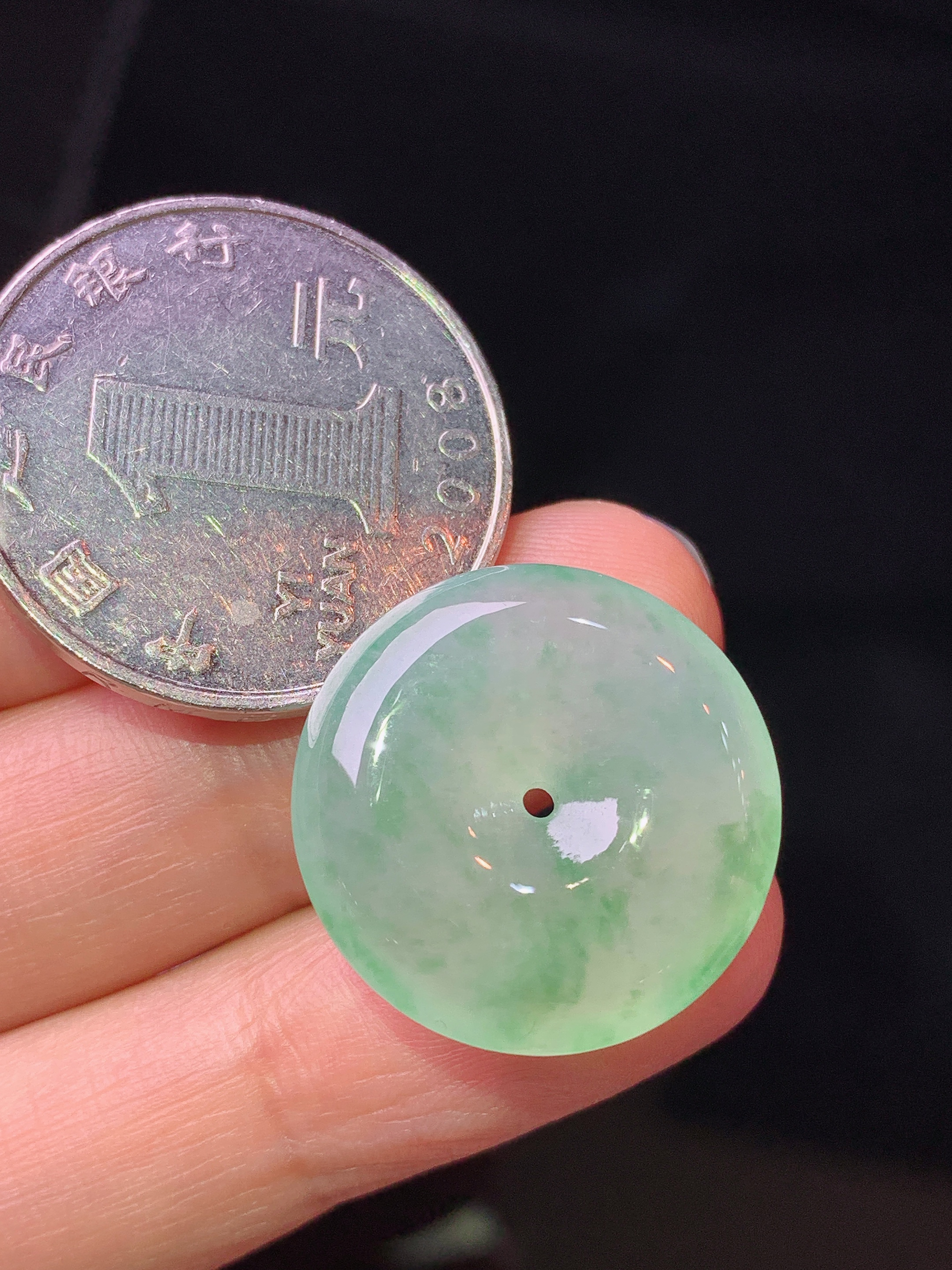 冰种平安扣吊坠 玉质细腻 色泽艳丽清新 水润亮眼 整体尺寸20.8*5.2a2