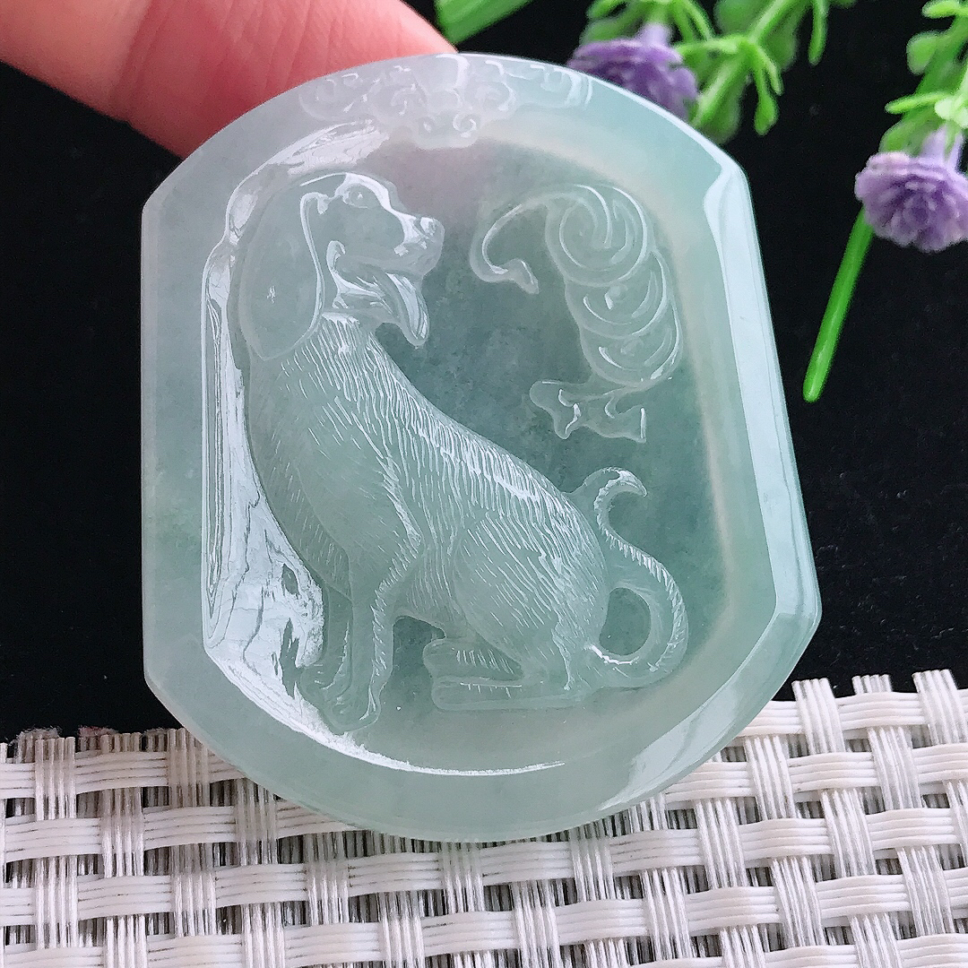 实拍A货翡翠50.3/42.9/5.5老坑冰透起胶冰晴绿旺财生肖狗吊坠翡翠玉挂件