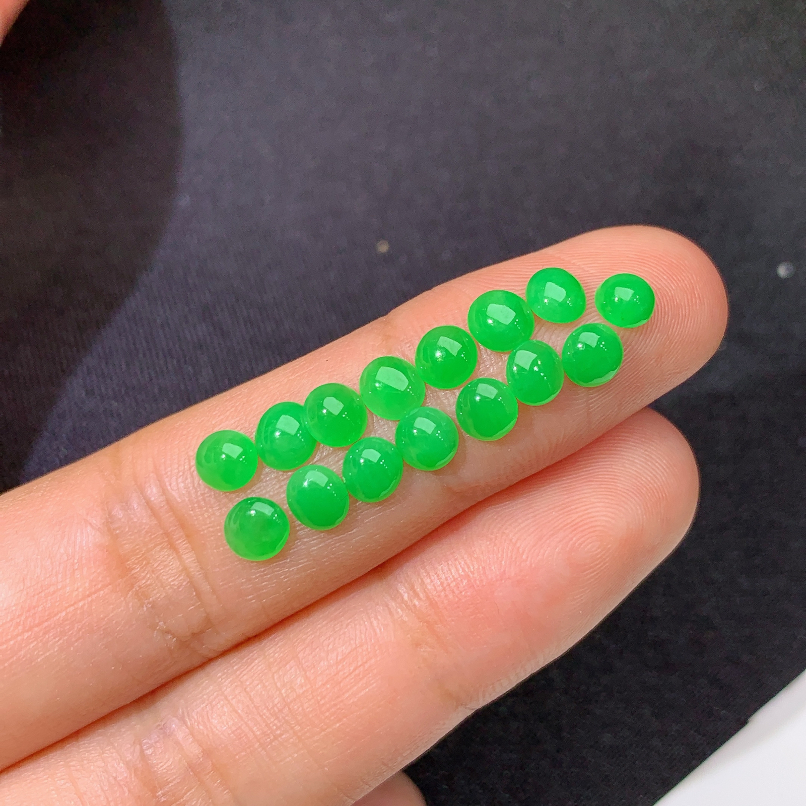 阳绿蛋面一手，镶嵌佳品，冰润色阳，种水足，Mz 尺寸3.6*2