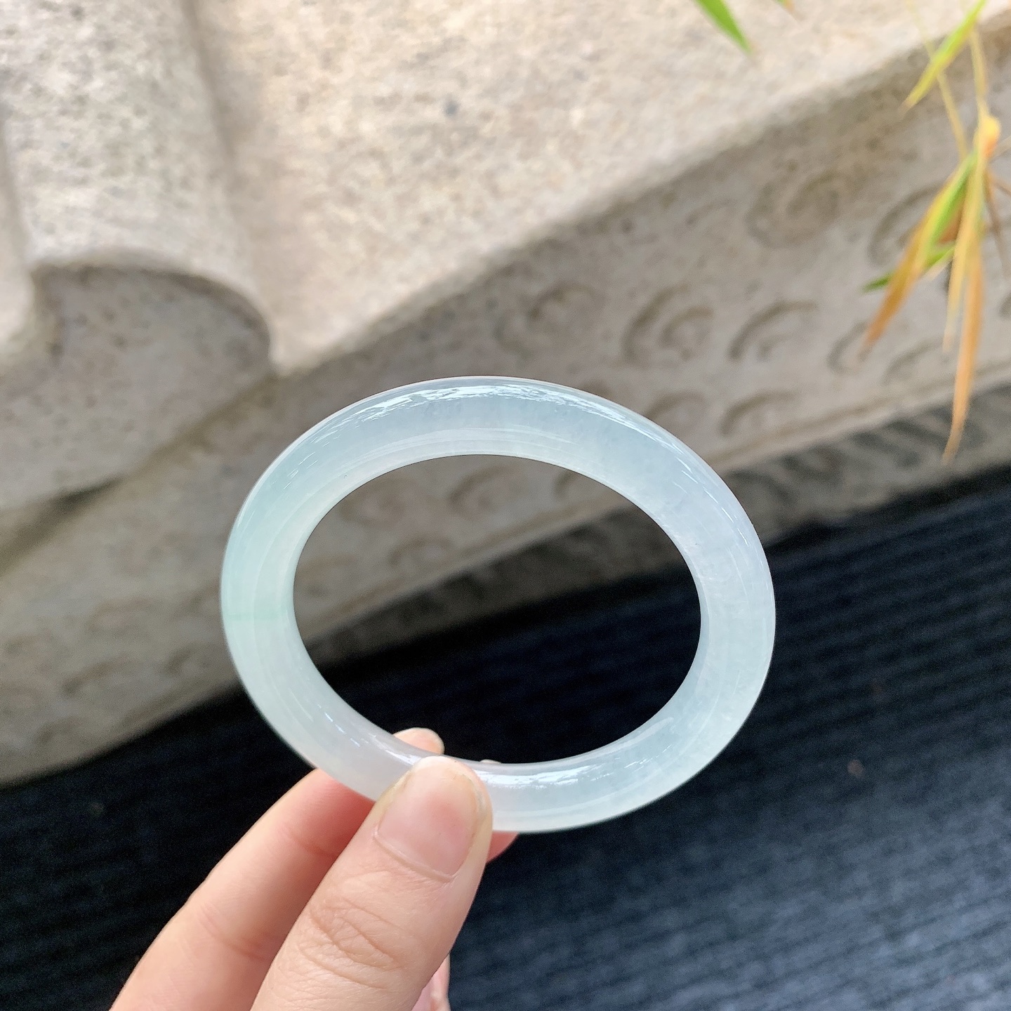 圆条51 52【圈口】52.6/8.7/8.8【编码】BA012365【描述】冰种，清透，水润，种老，细腻，无纹裂