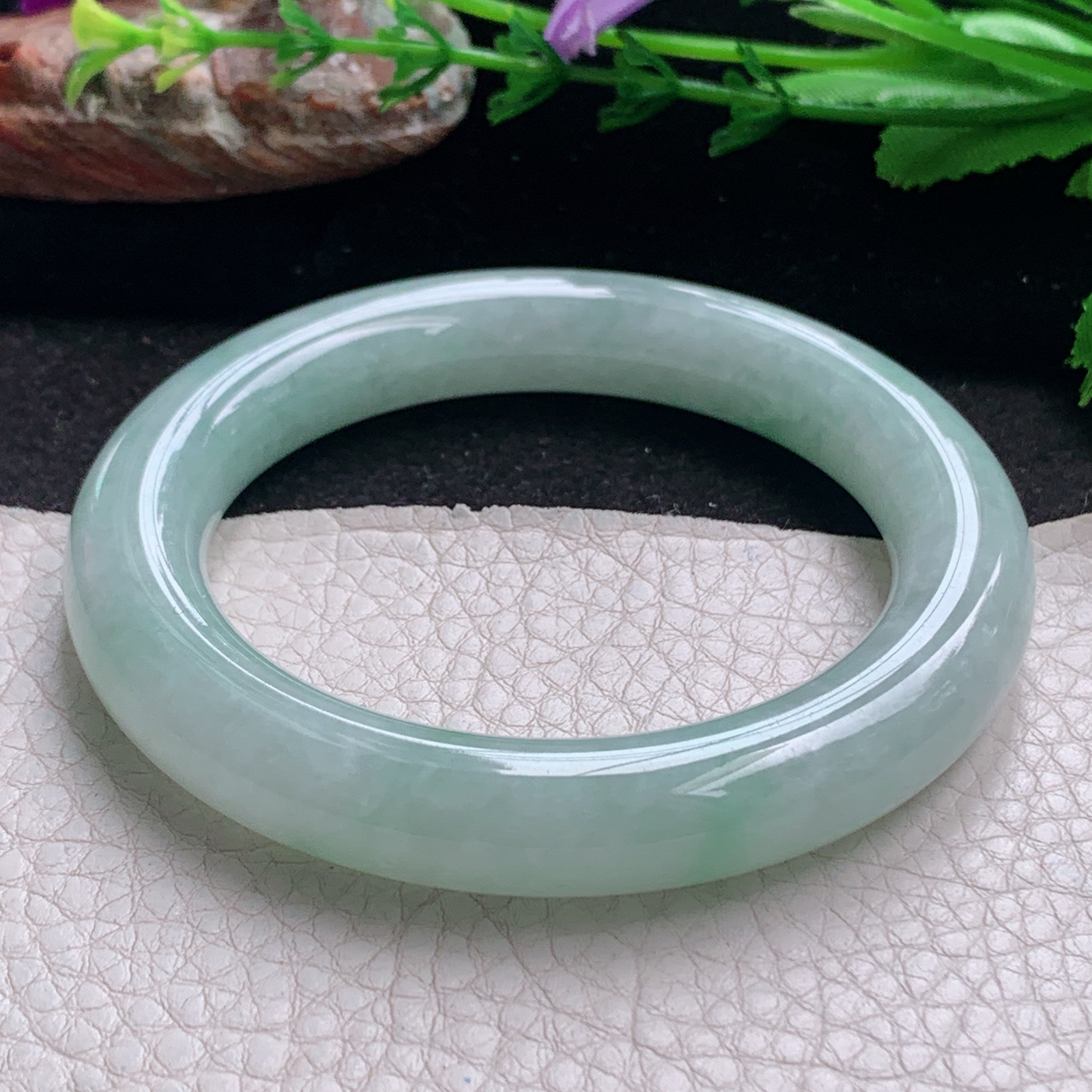 n实拍55*10.8*11.3胖圆镯 天然缅甸翡翠a货手镯清新飘绿水润圆条玉镯子