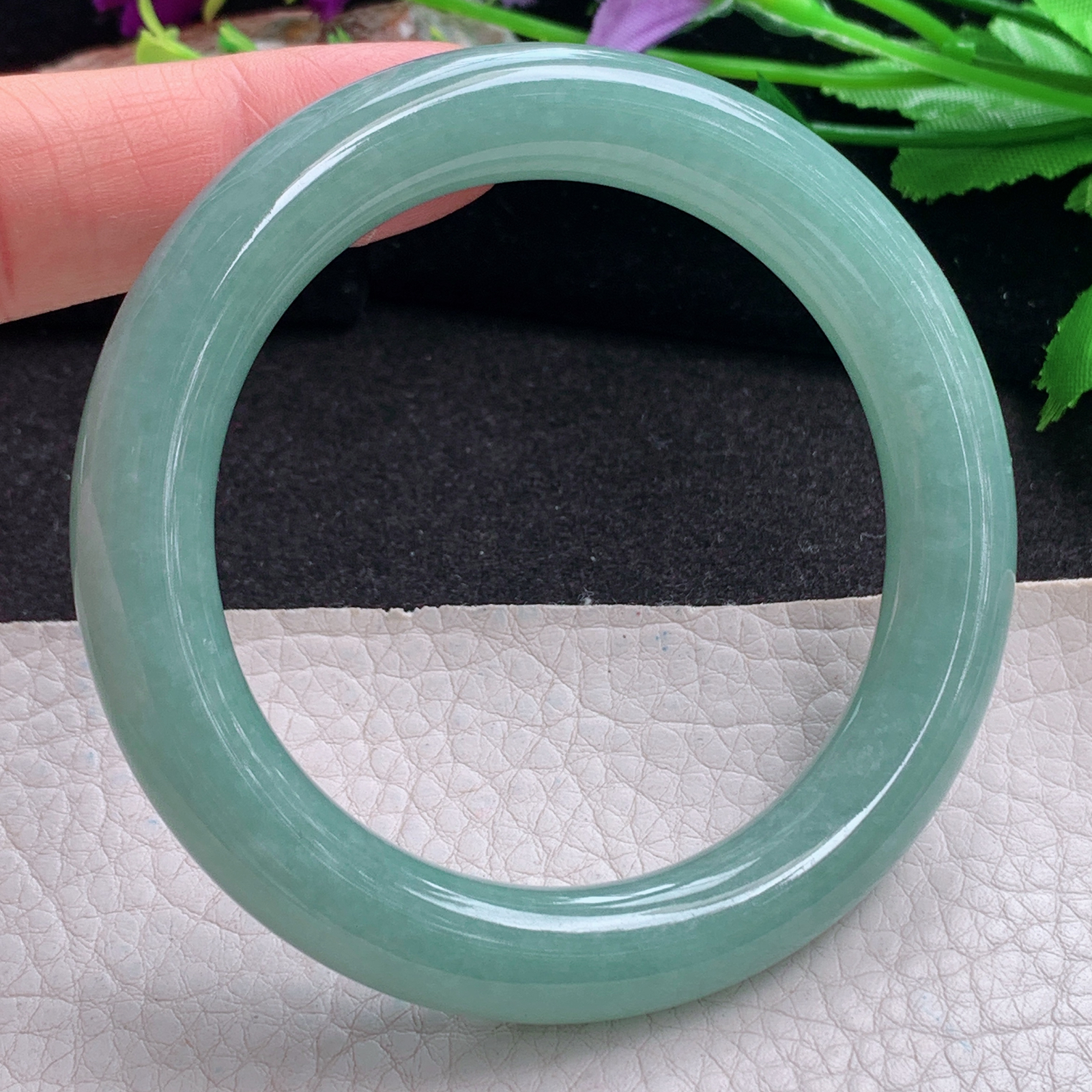 js实拍55*10.5美人镯 天然缅甸翡翠a货手镯清秀满绿圆条玉镯子