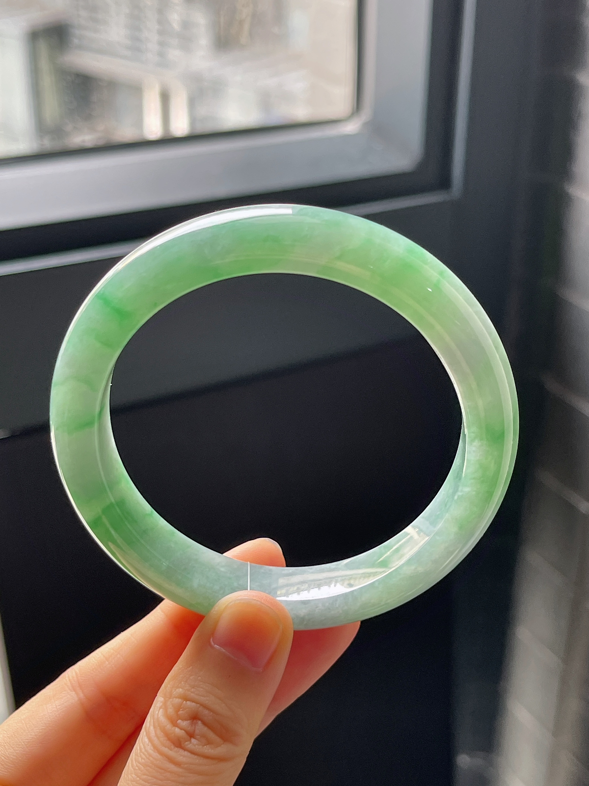 正圈59.2圈口，翡翠糯化种飘绿手镯