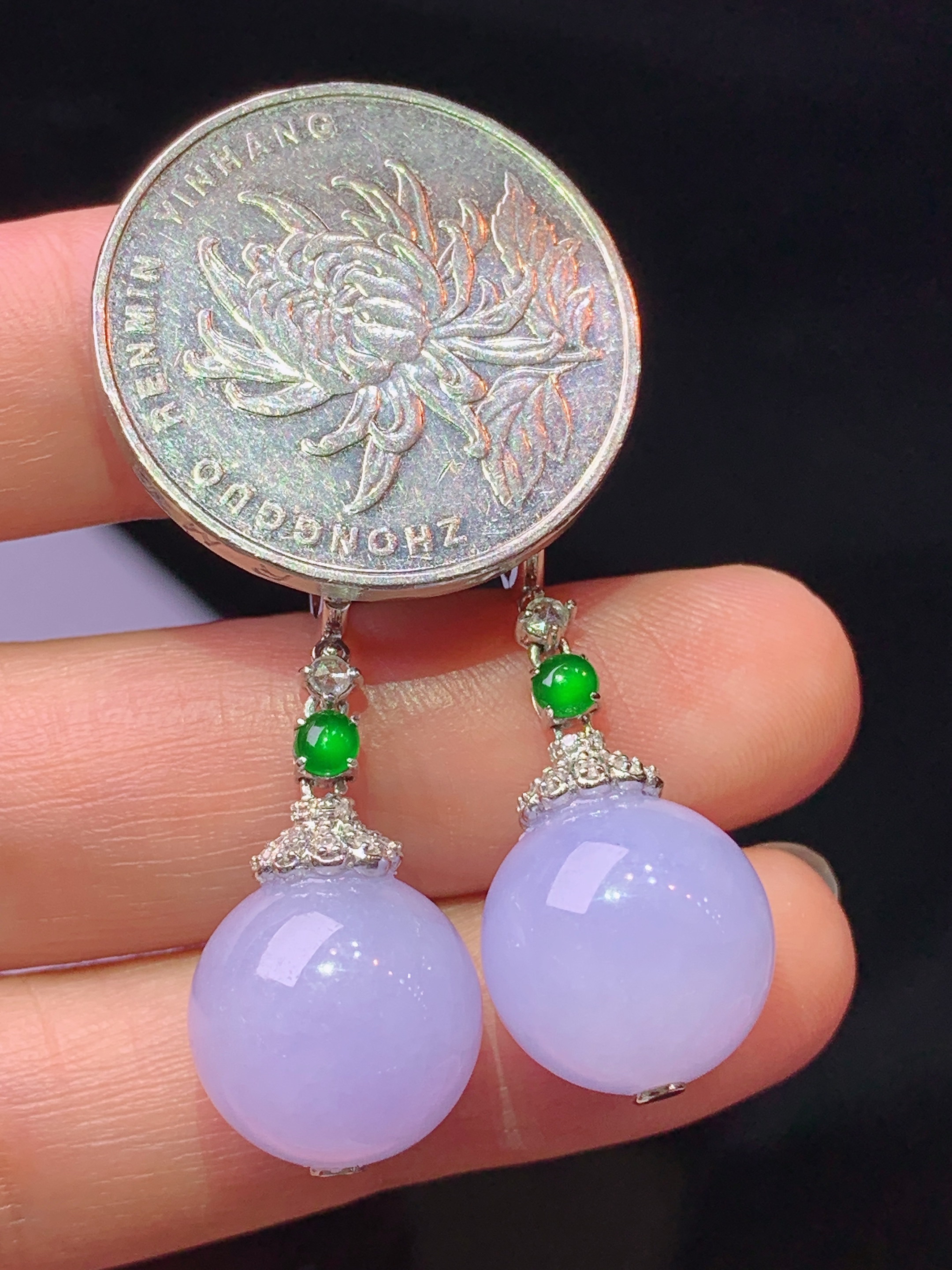 18k金钻镶嵌紫罗兰圆珠耳坠 玉质细腻 色泽艳丽清新 水润亮眼 整体尺寸34*13c5