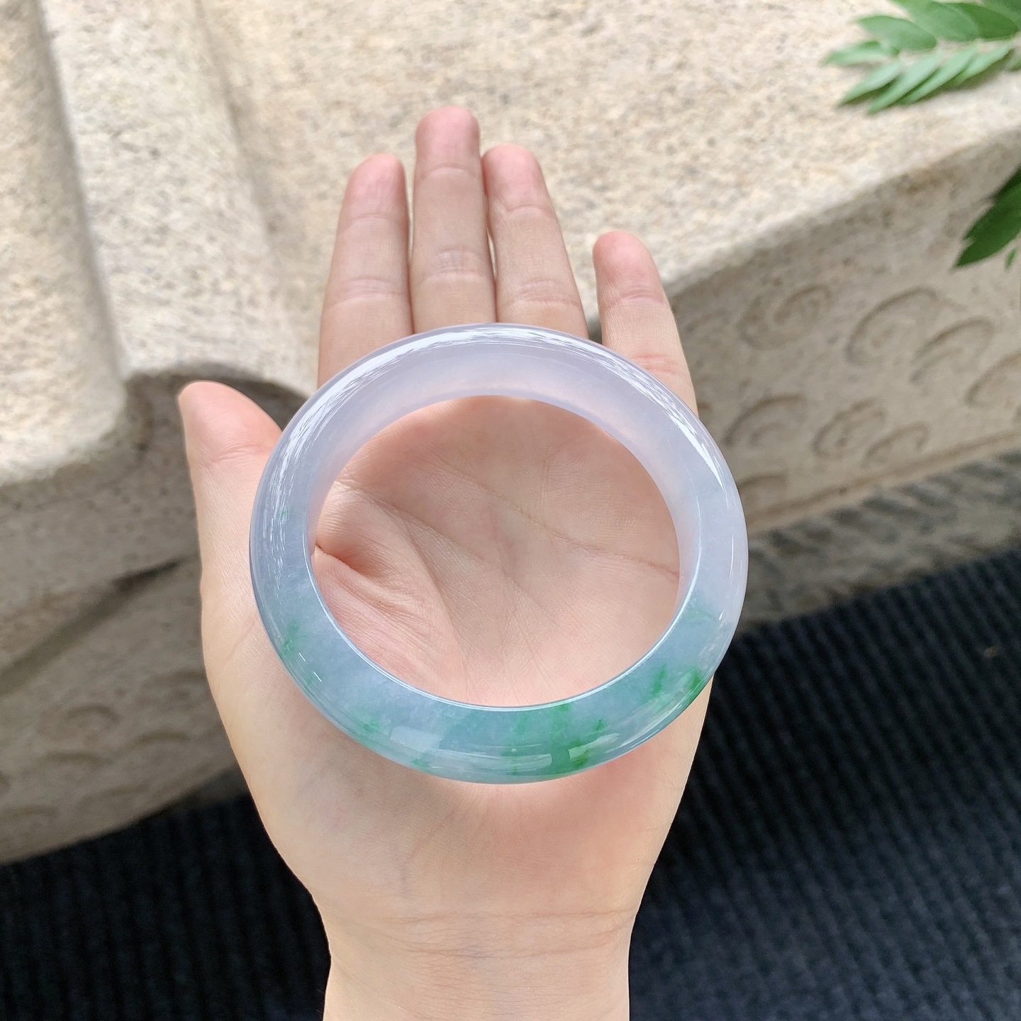 正圈57 58 【圈口】58.5/13.6/9.3 【编码】N2040929 【描述】糯冰椿彩，水润