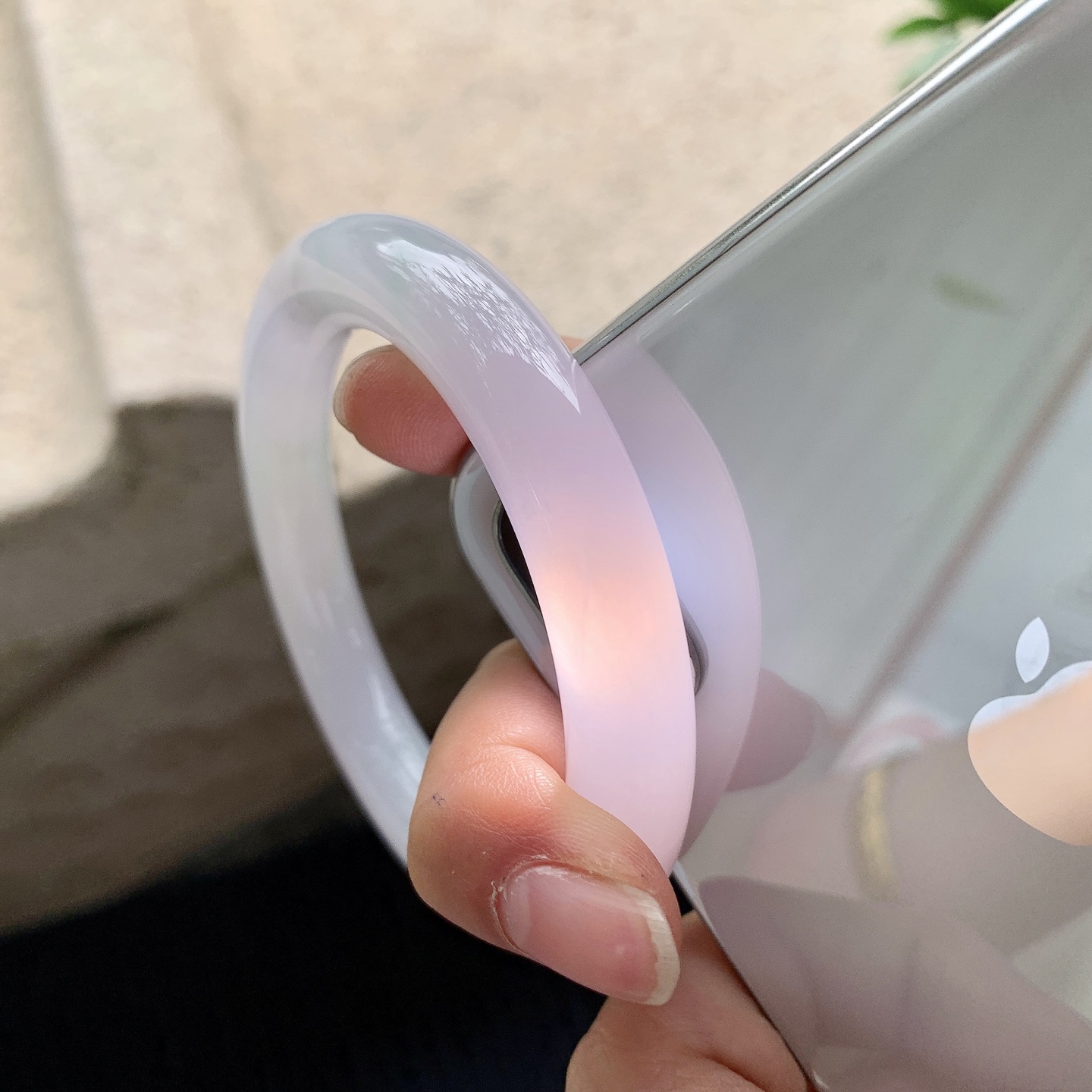 圆条53 54【圈口】54.2/10.4/10.3【编码】AF040906【描述】细糯粉紫，水润，种老，细腻，打灯有絮线