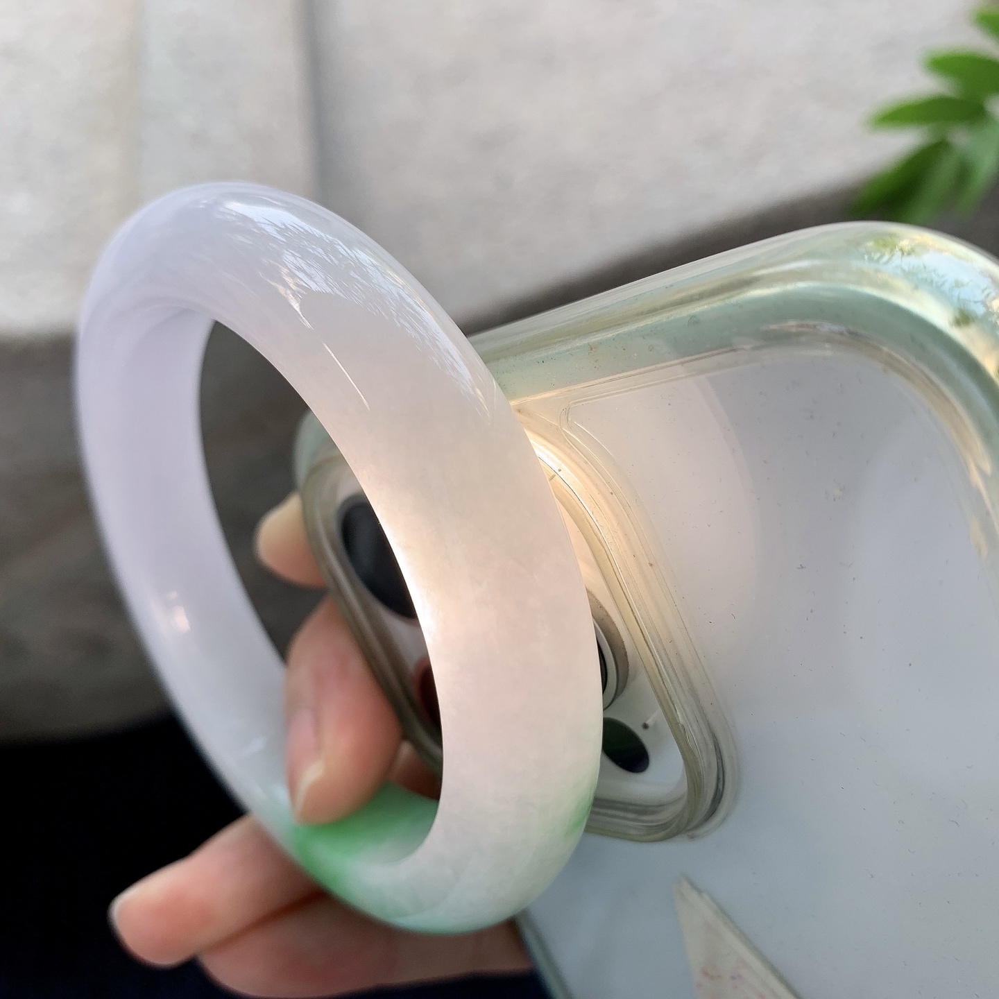 正圈57 58 【圈口】57.8/12.8/10 【编码】BA032960 【描述】糯冰椿彩，水润，种老，细腻，打灯有纹线