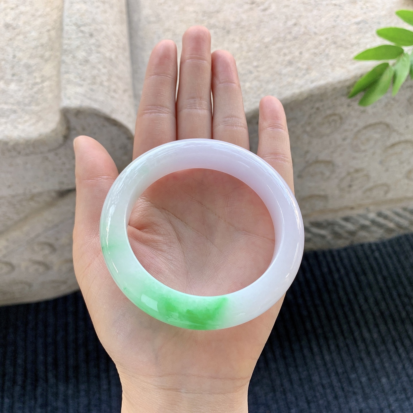 正圈57 58 【圈口】57.8/12.8/10 【编码】BA032960 【描述】糯冰椿彩，水润，