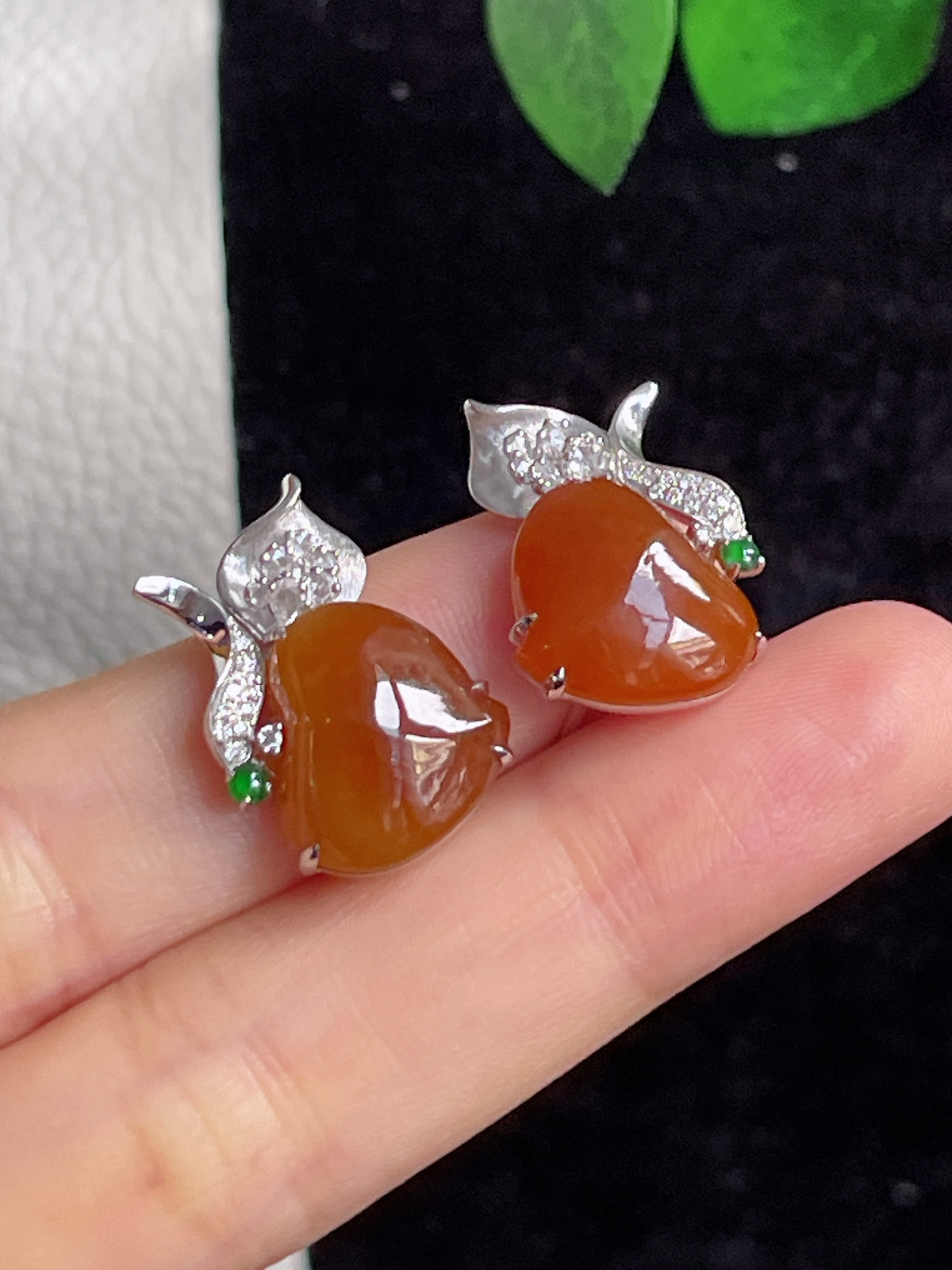 18k金天然红翡福桃耳钉