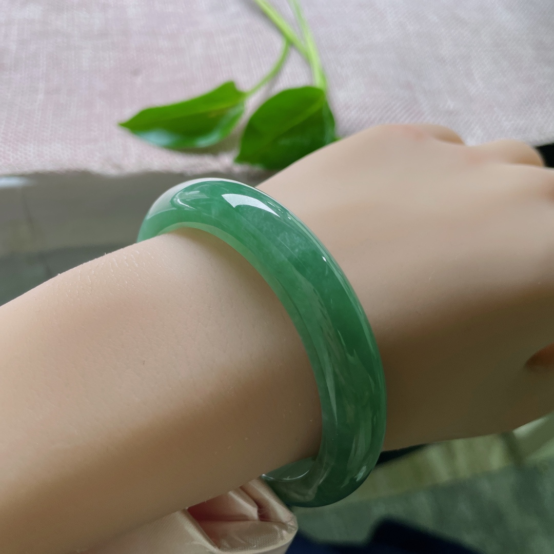 53.7/11.6/7.9绿底正圈，满色，青春靓丽，充满活力和希望，水润细腻，一点皮纹，ss50160a