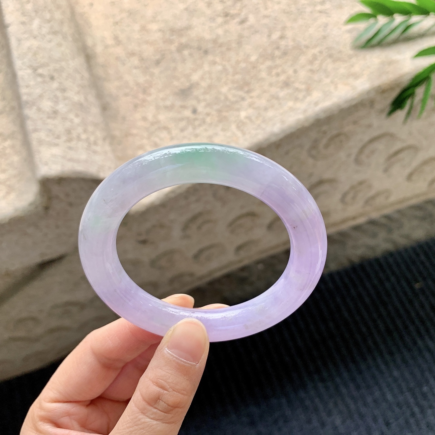 圆条51 52【圈口】52.8/10.3/10.6【编码】BA040908【描述】艳紫飘绿，水润，种老，细腻，有纹线