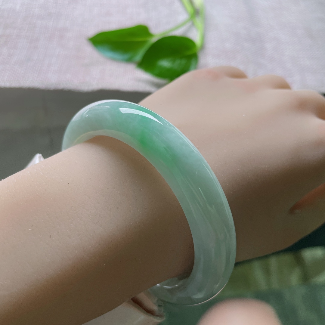 56.3/11.7/9.5飘绿正圈，一抹绿色，翠色伊人，料子细腻，皮纹，ss49931a