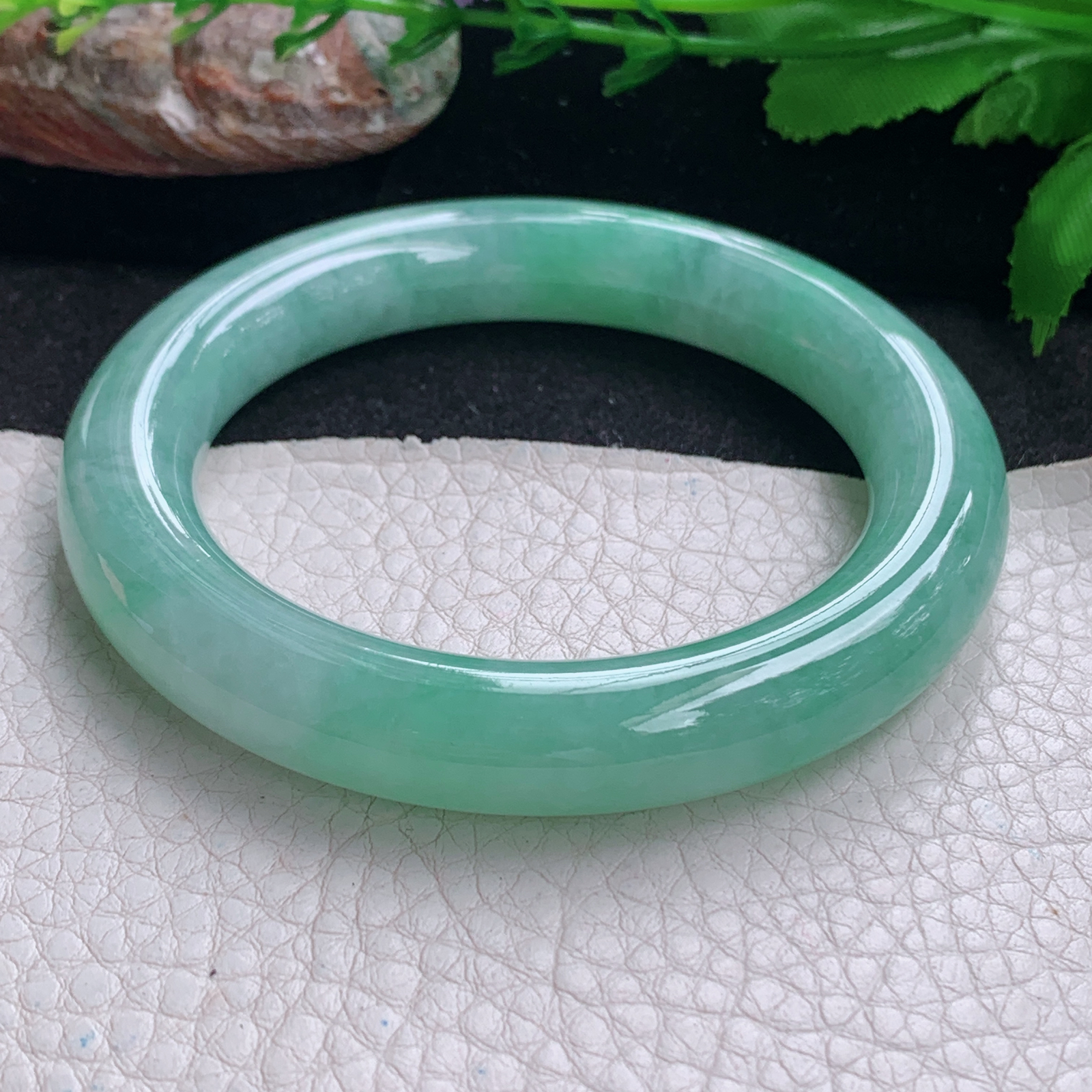 ax实拍55.5*11.2胖圆镯 天然翡翠a货手镯甜绿圆条正圈玉镯子